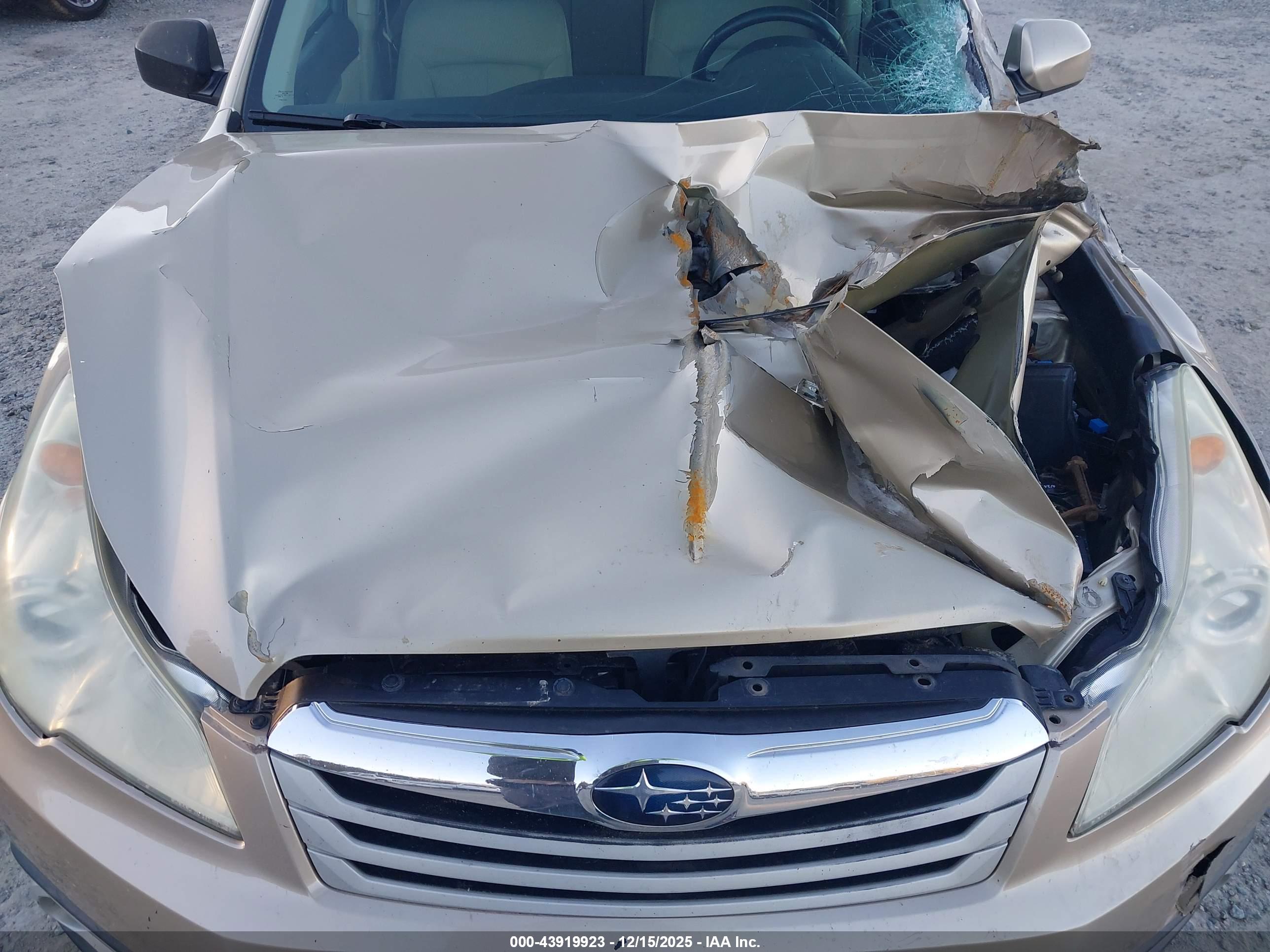 SUBARU OUTBACK image 10