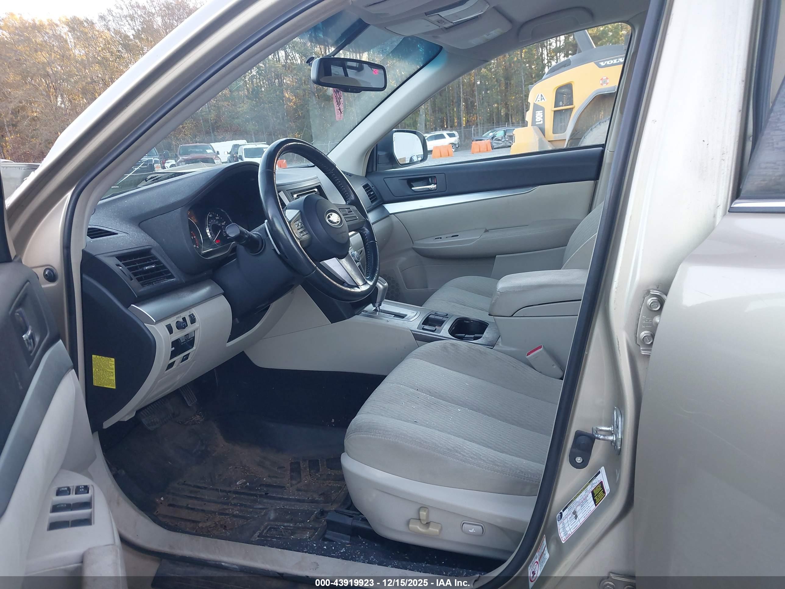 SUBARU OUTBACK image 5