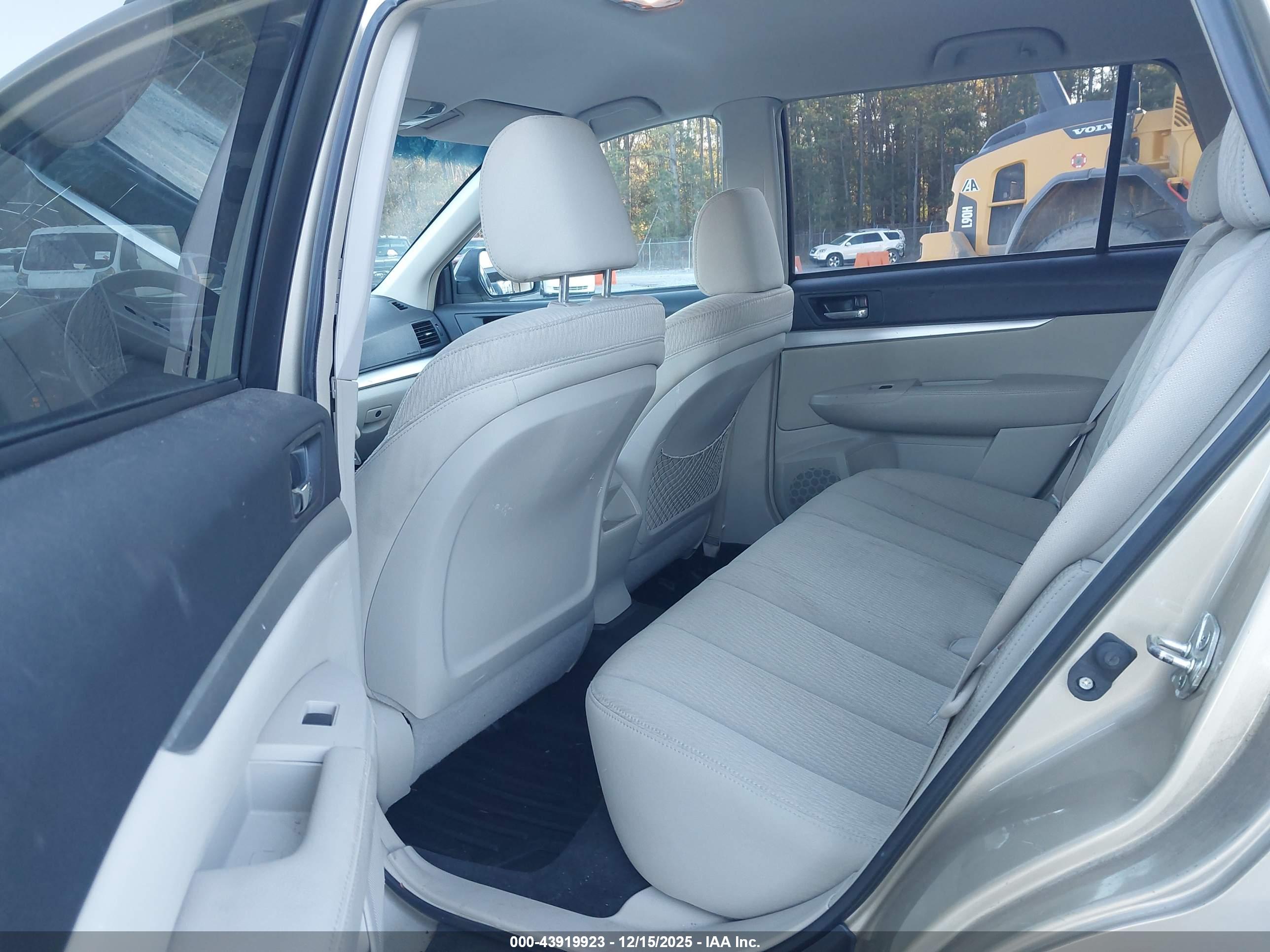 SUBARU OUTBACK image 8