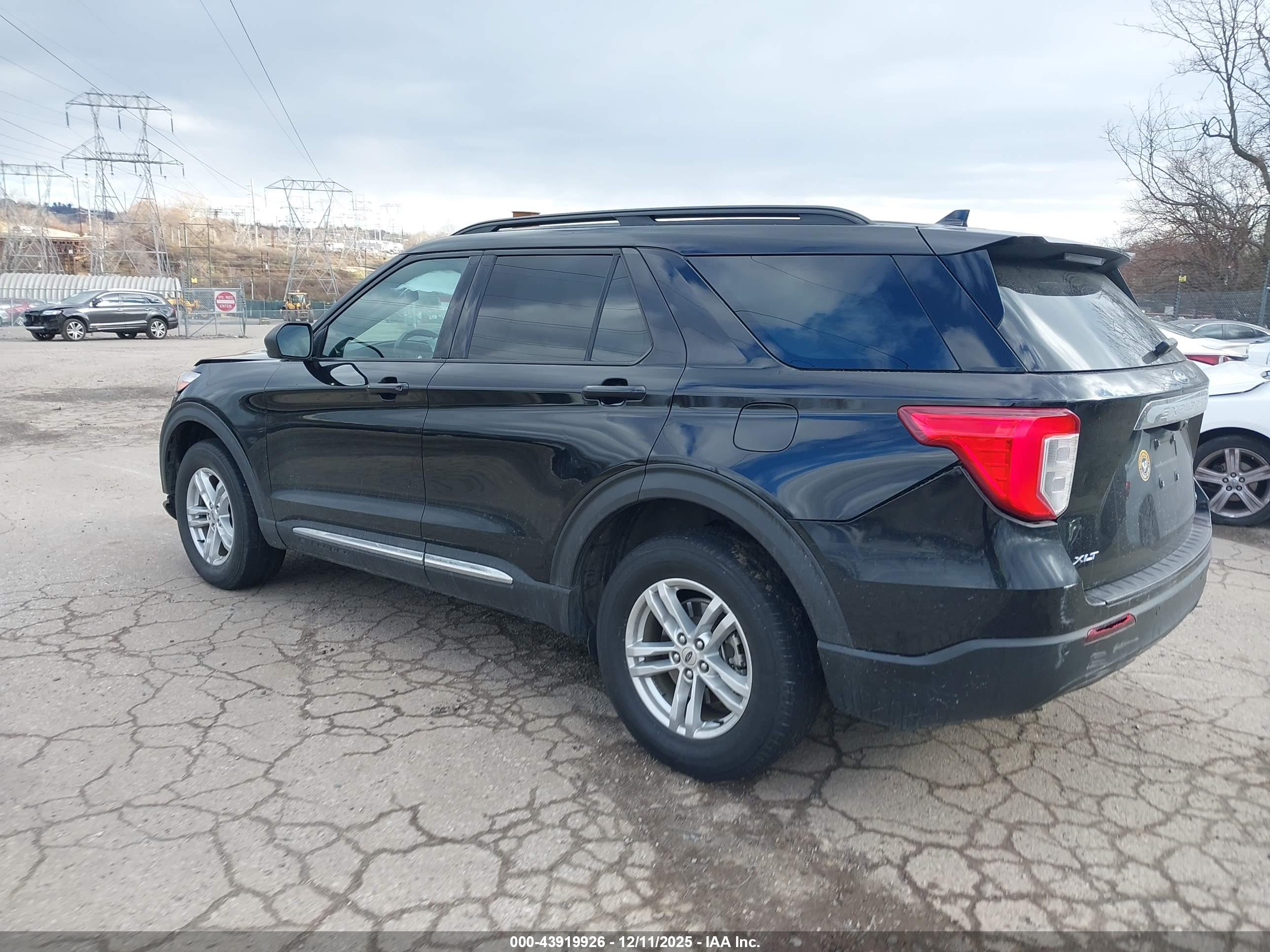 FORD EXPLORER image 3