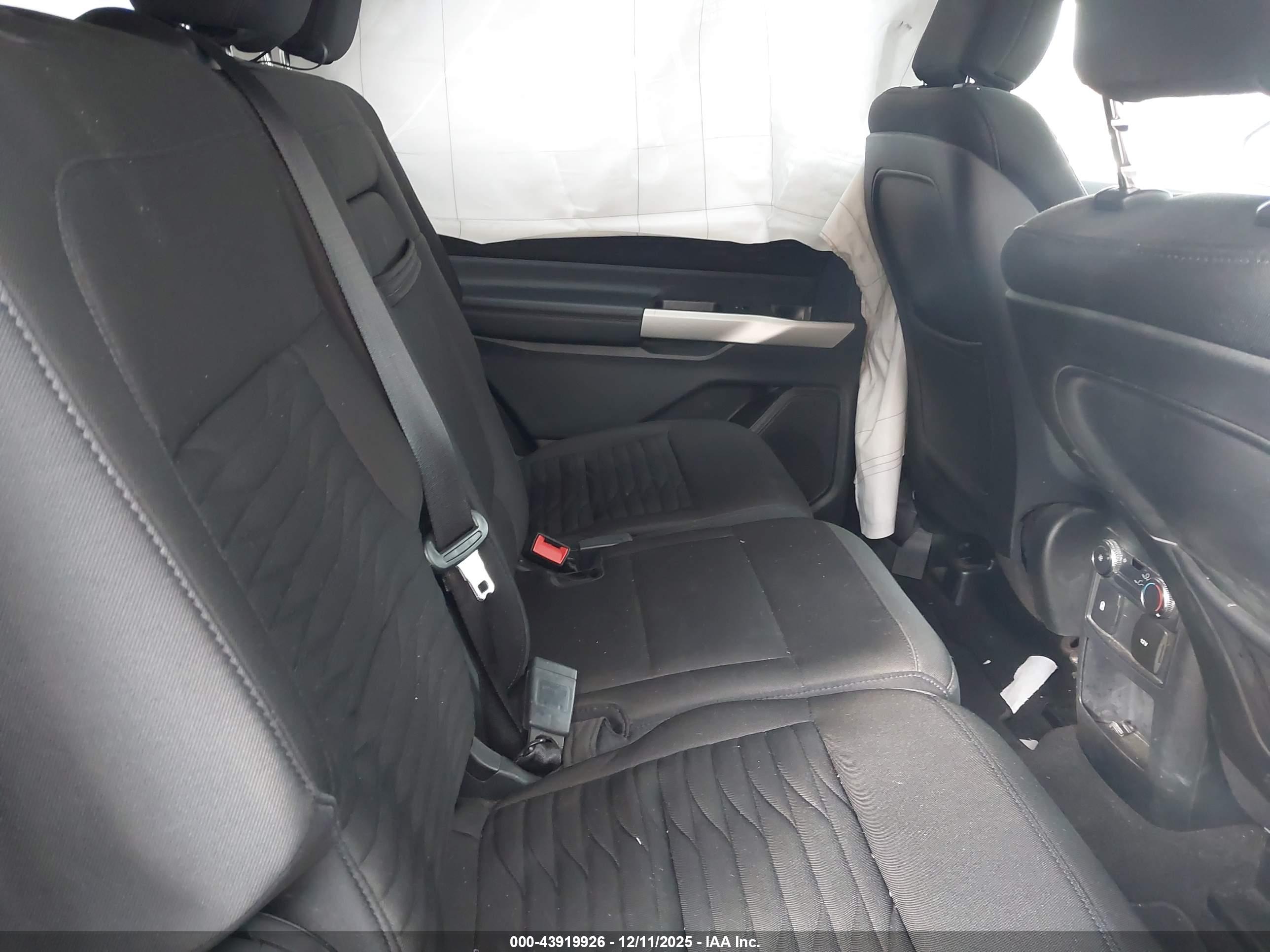 FORD EXPLORER image 8