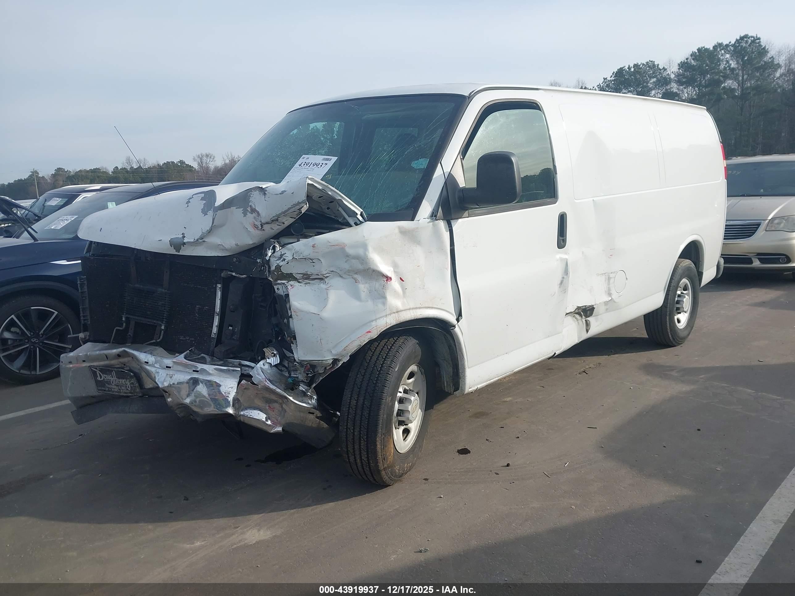 CHEVROLET EXPRESS image 2