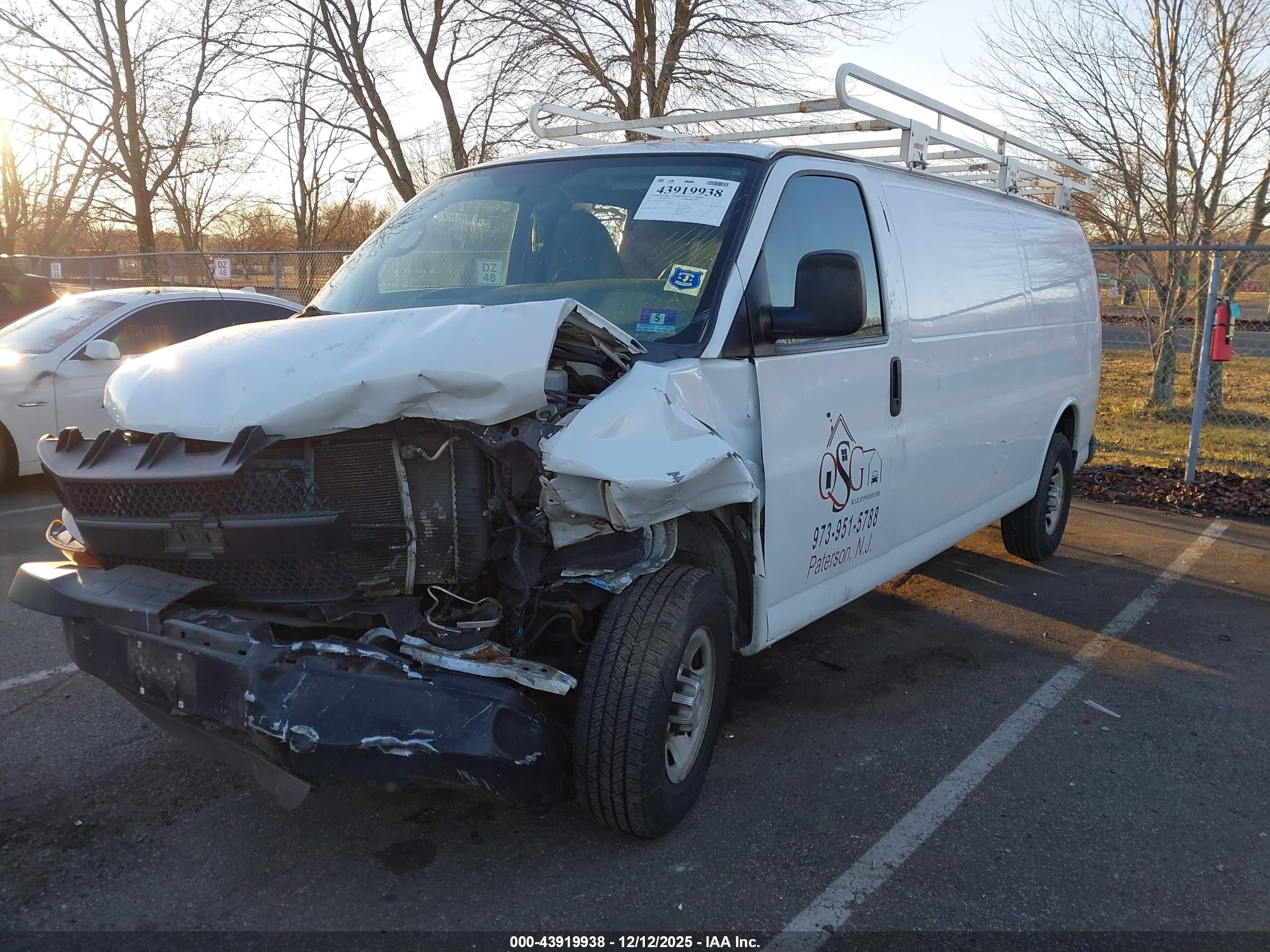CHEVROLET EXPRESS image 2