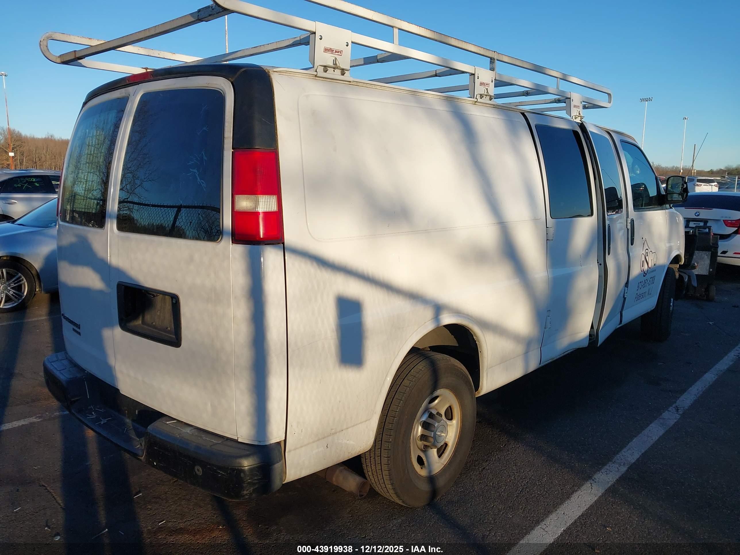 CHEVROLET EXPRESS image 4