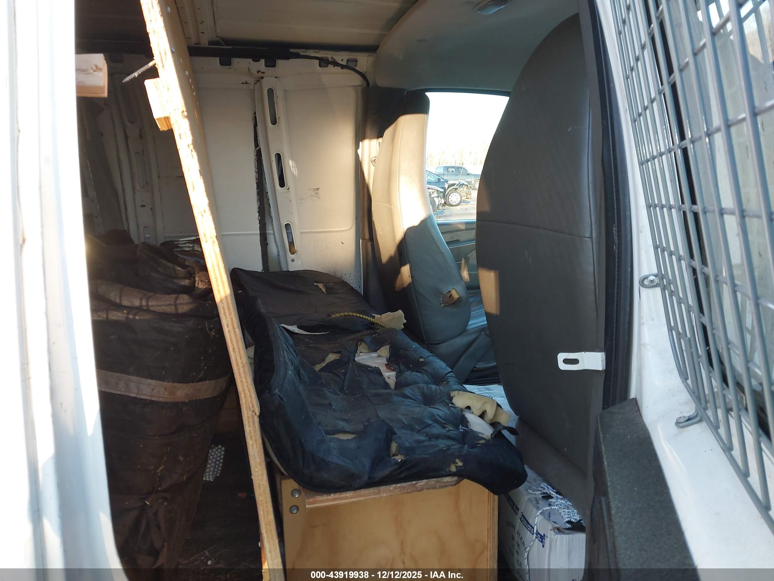 CHEVROLET EXPRESS image 8