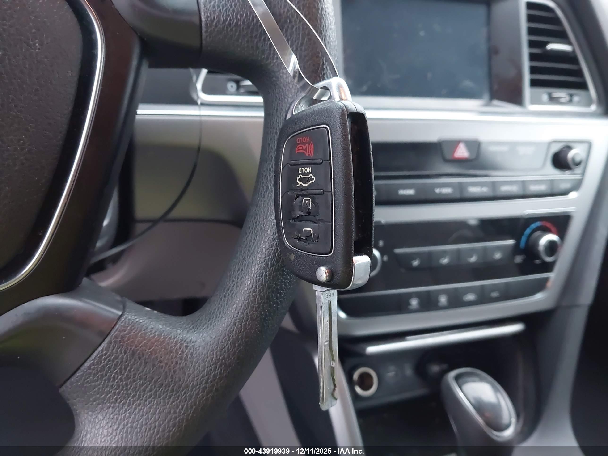 HYUNDAI SONATA image 11