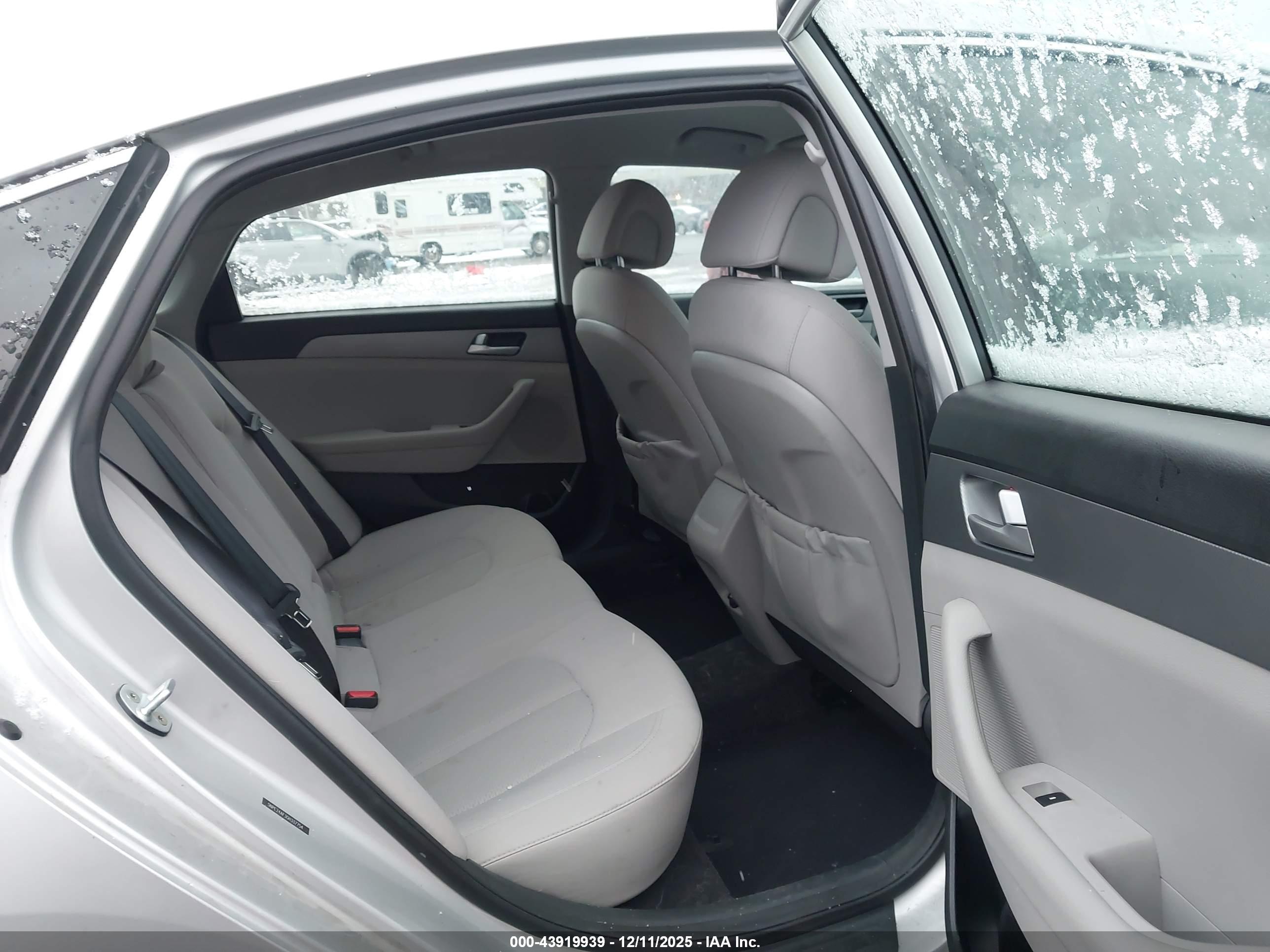 HYUNDAI SONATA image 8