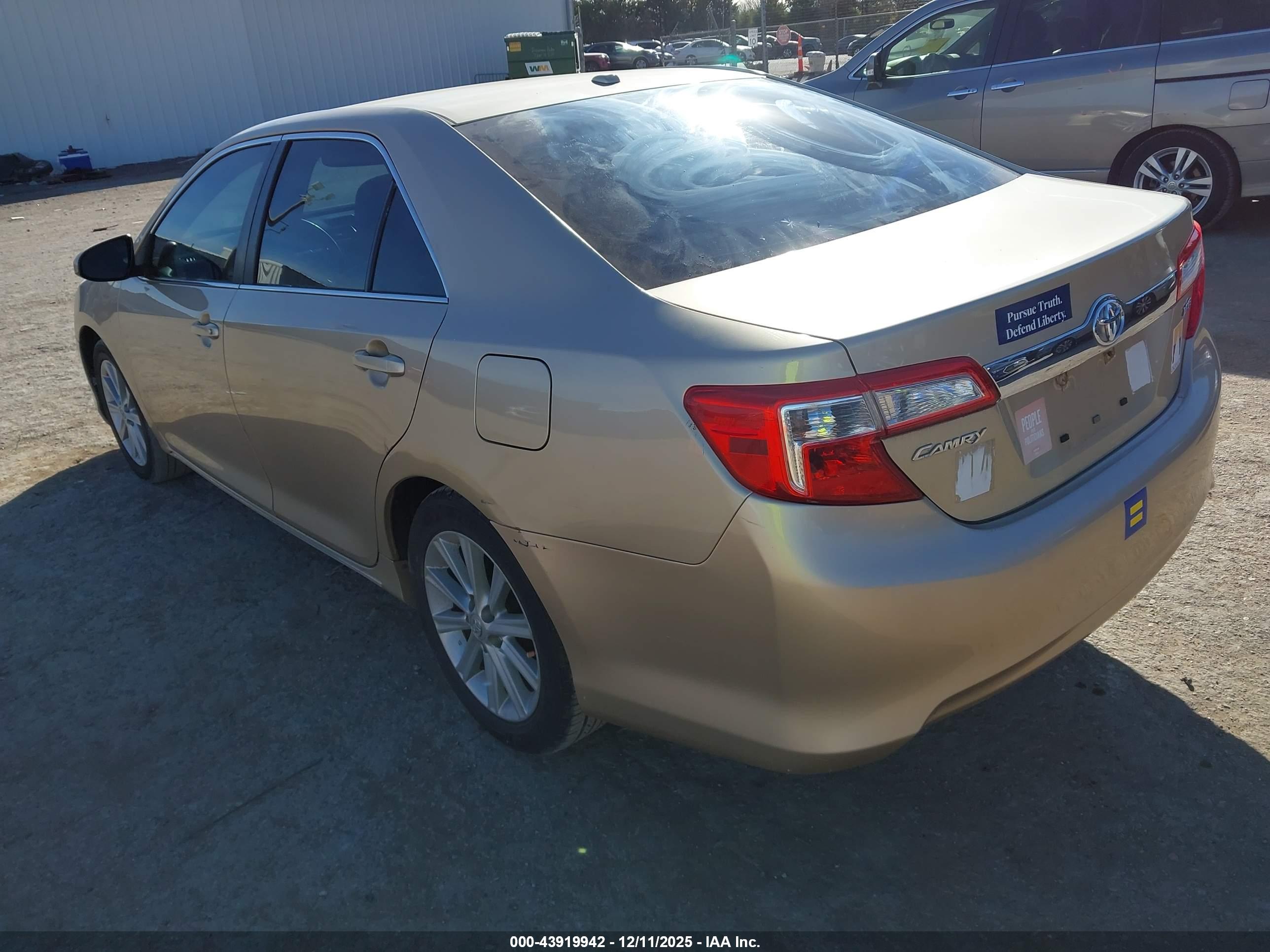 TOYOTA CAMRY image 3