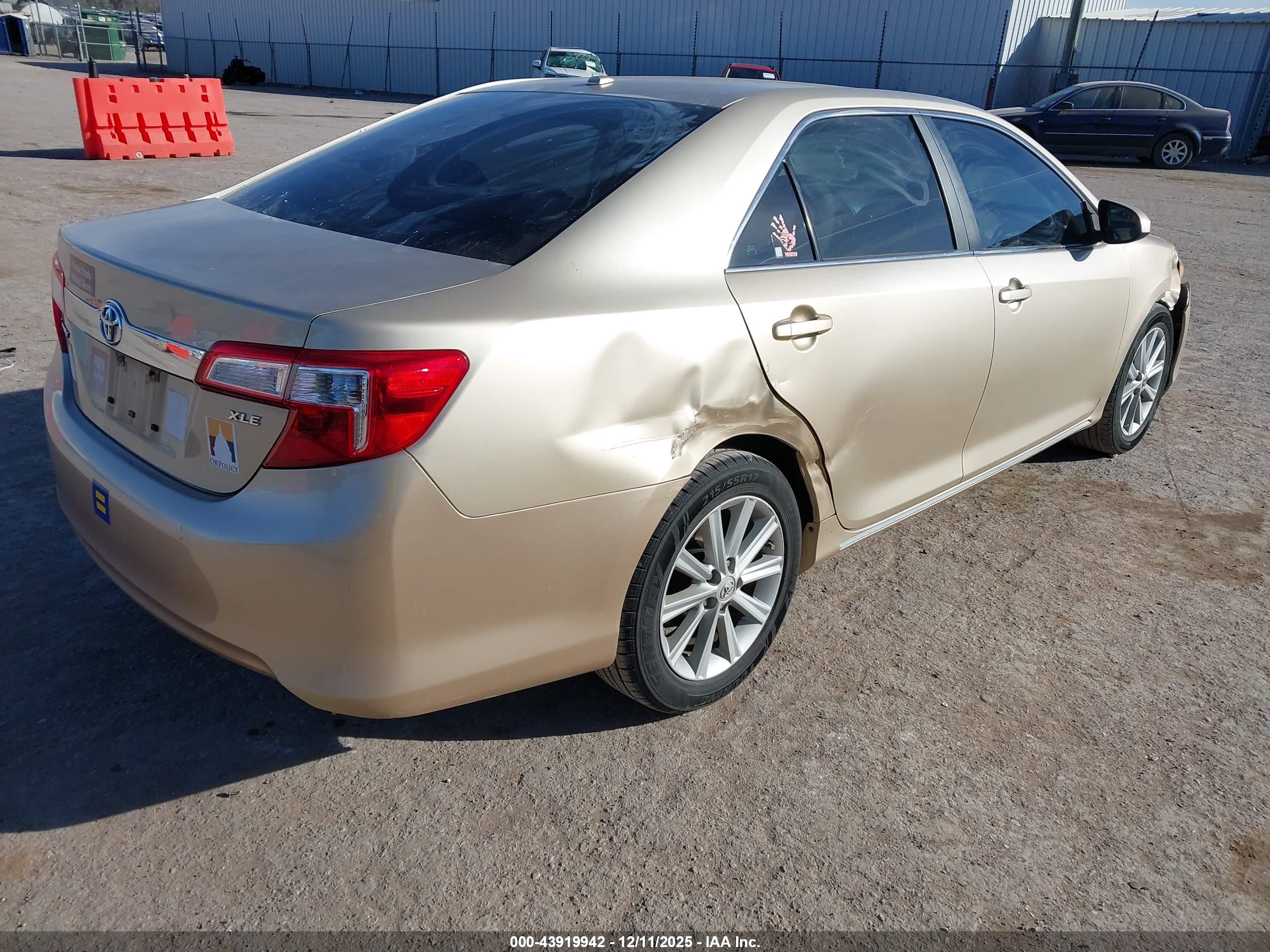 TOYOTA CAMRY image 4