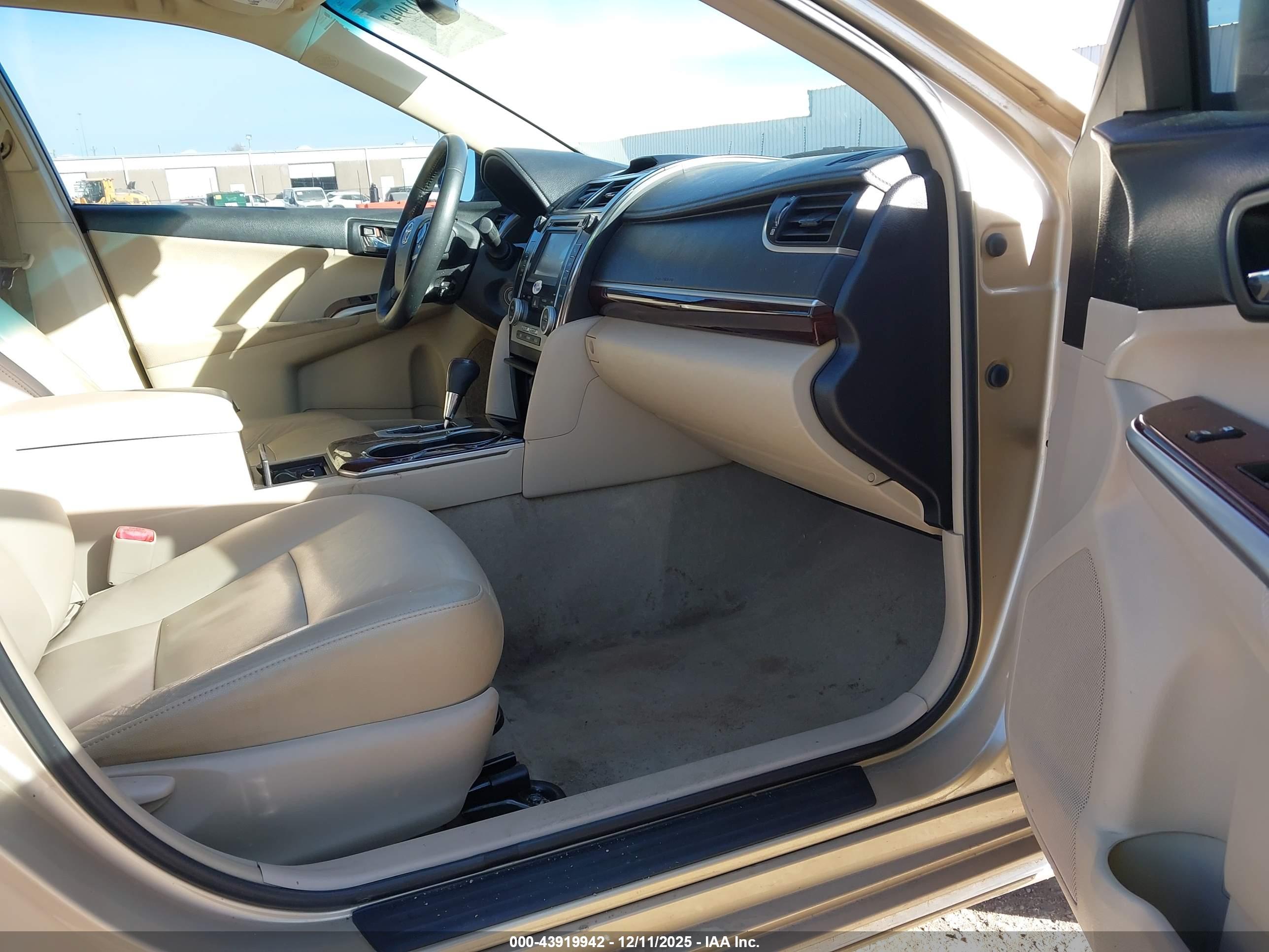 TOYOTA CAMRY image 5