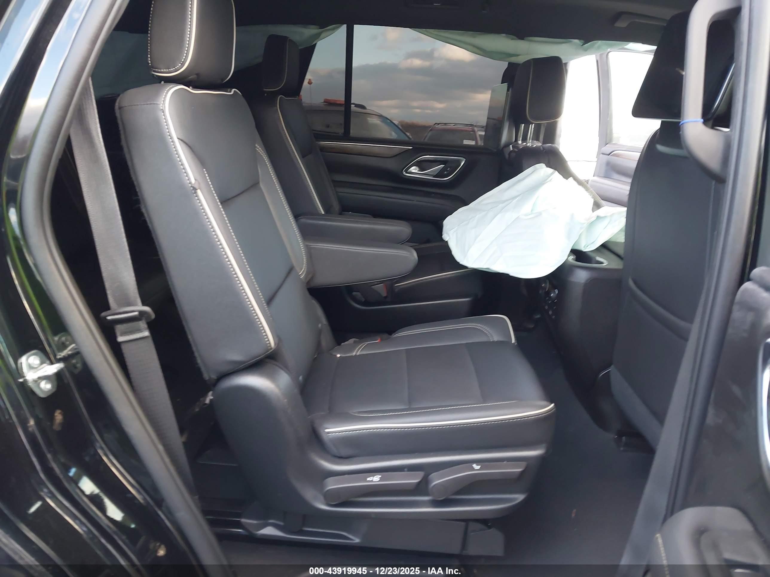 CHEVROLET TAHOE image 8