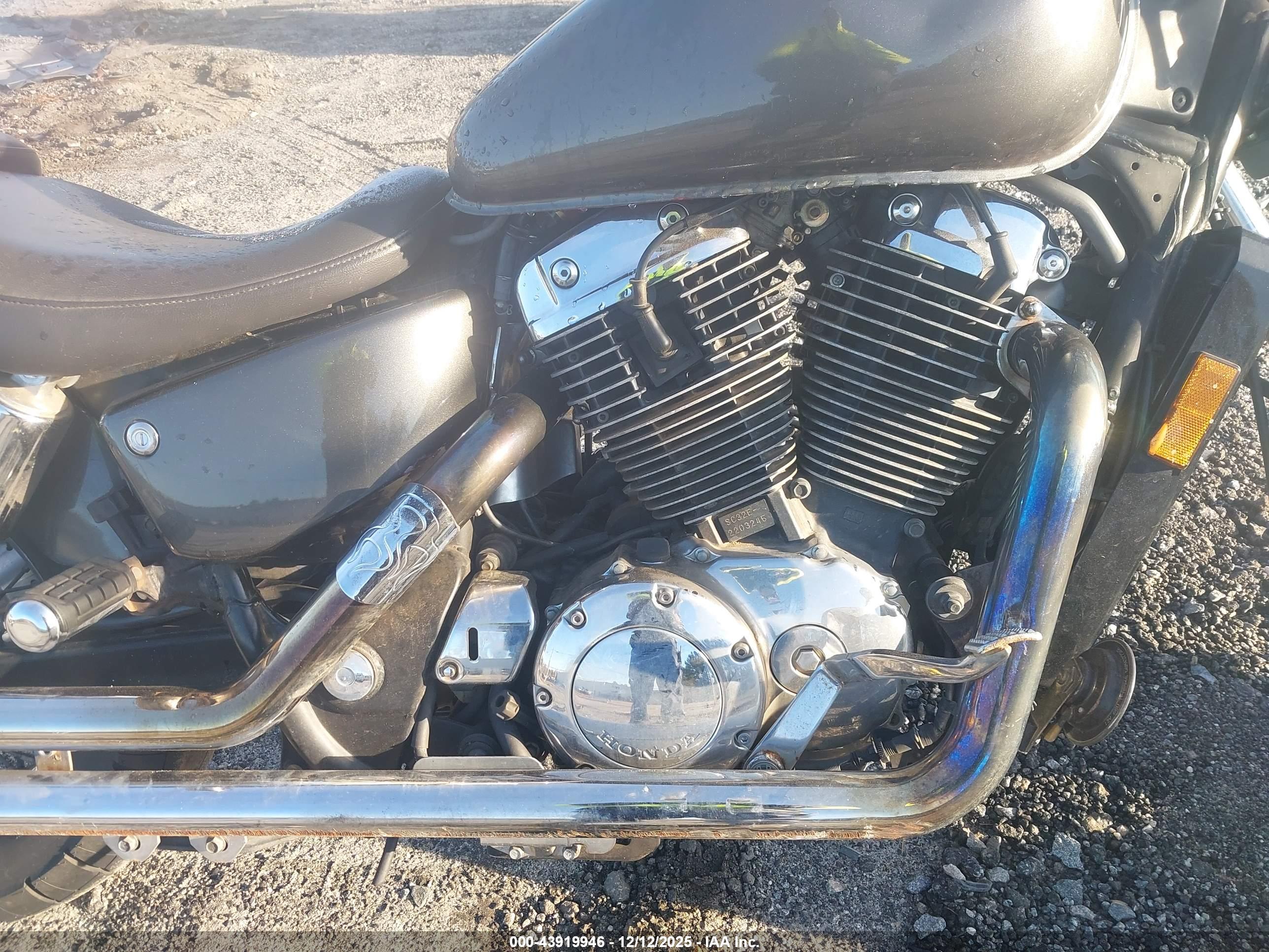 HONDA VT1100 image 8