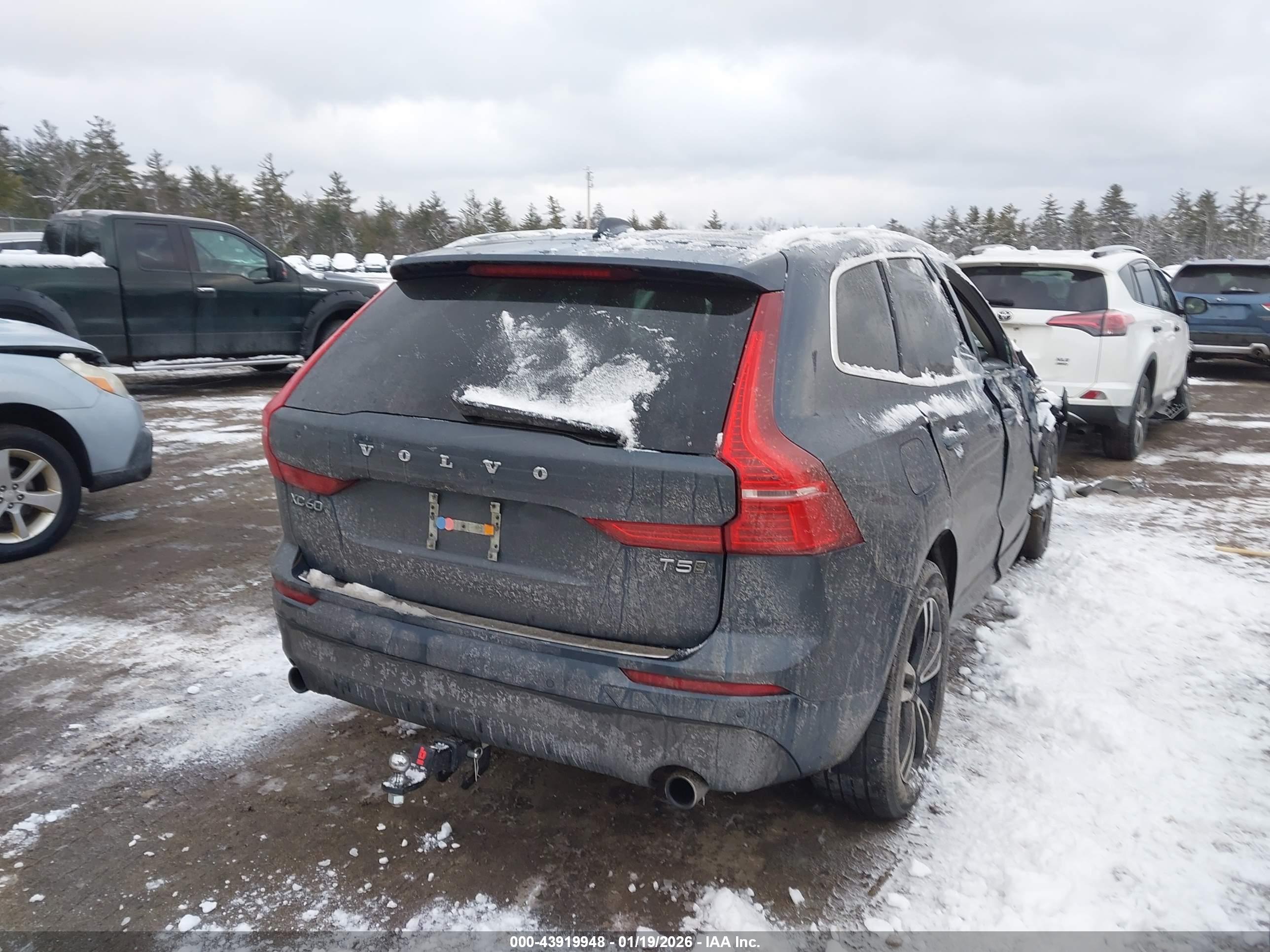 VOLVO XC60 image 4
