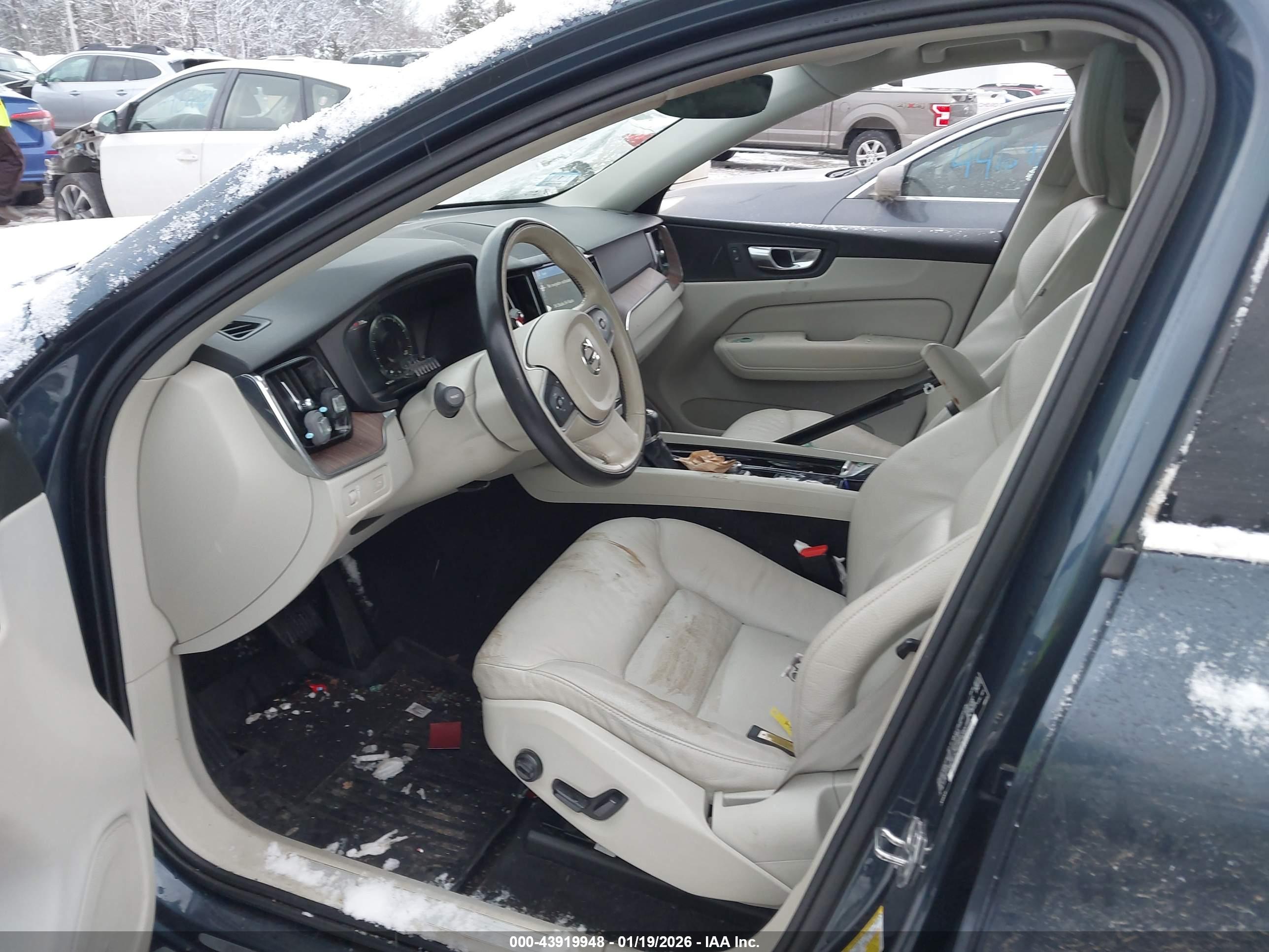 VOLVO XC60 image 5