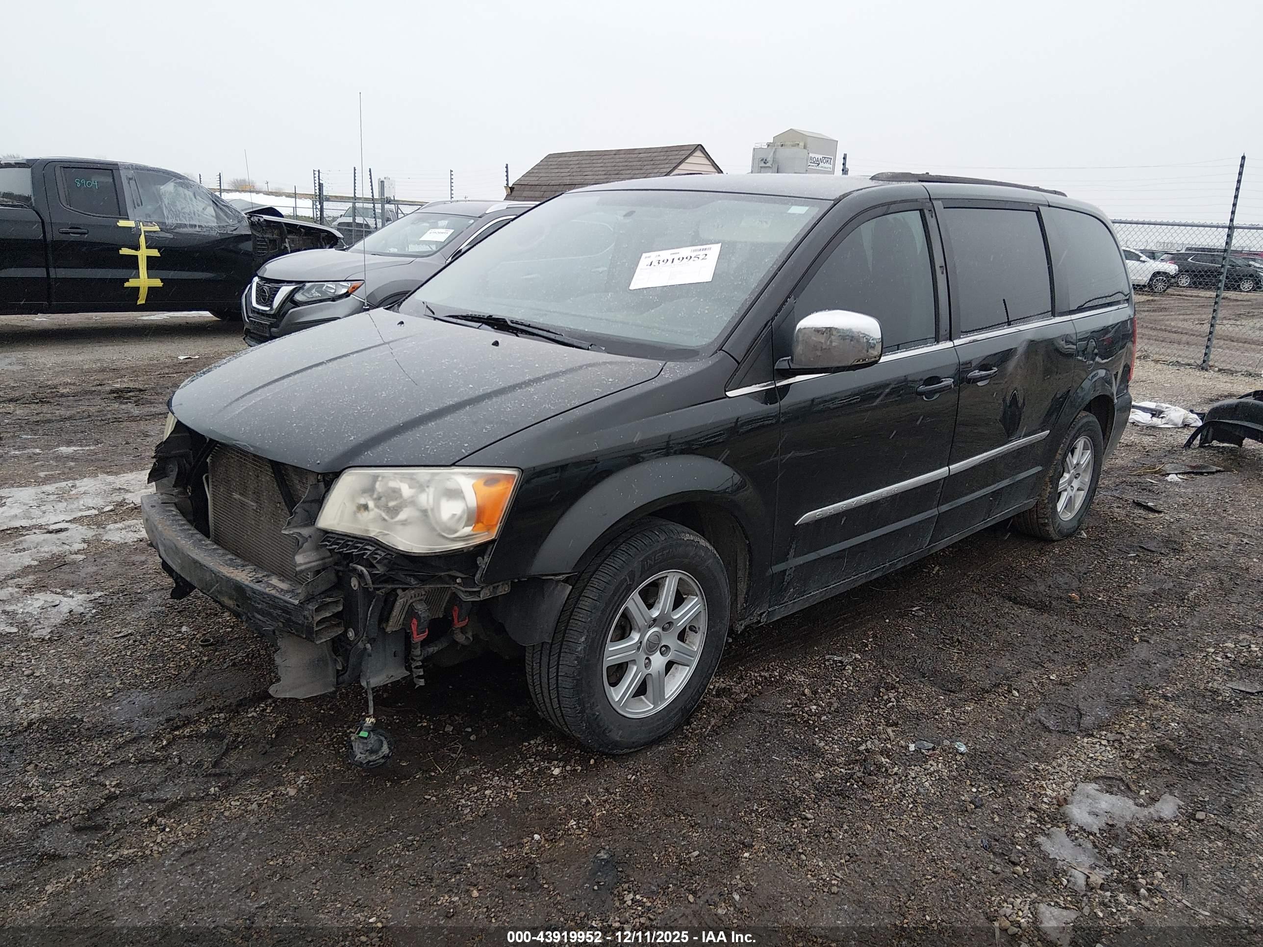 CHRYSLER TOWN image 2