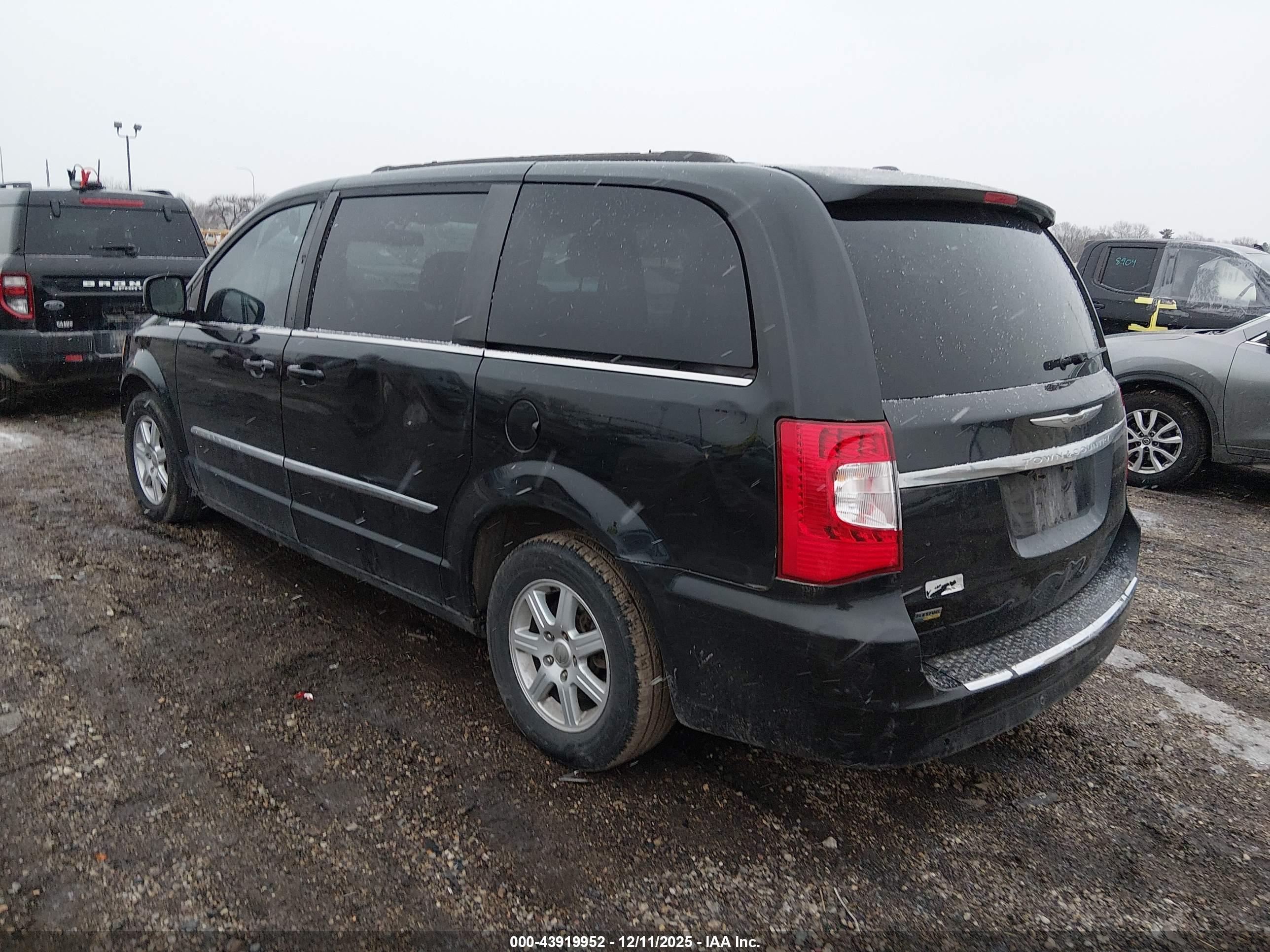 CHRYSLER TOWN image 3