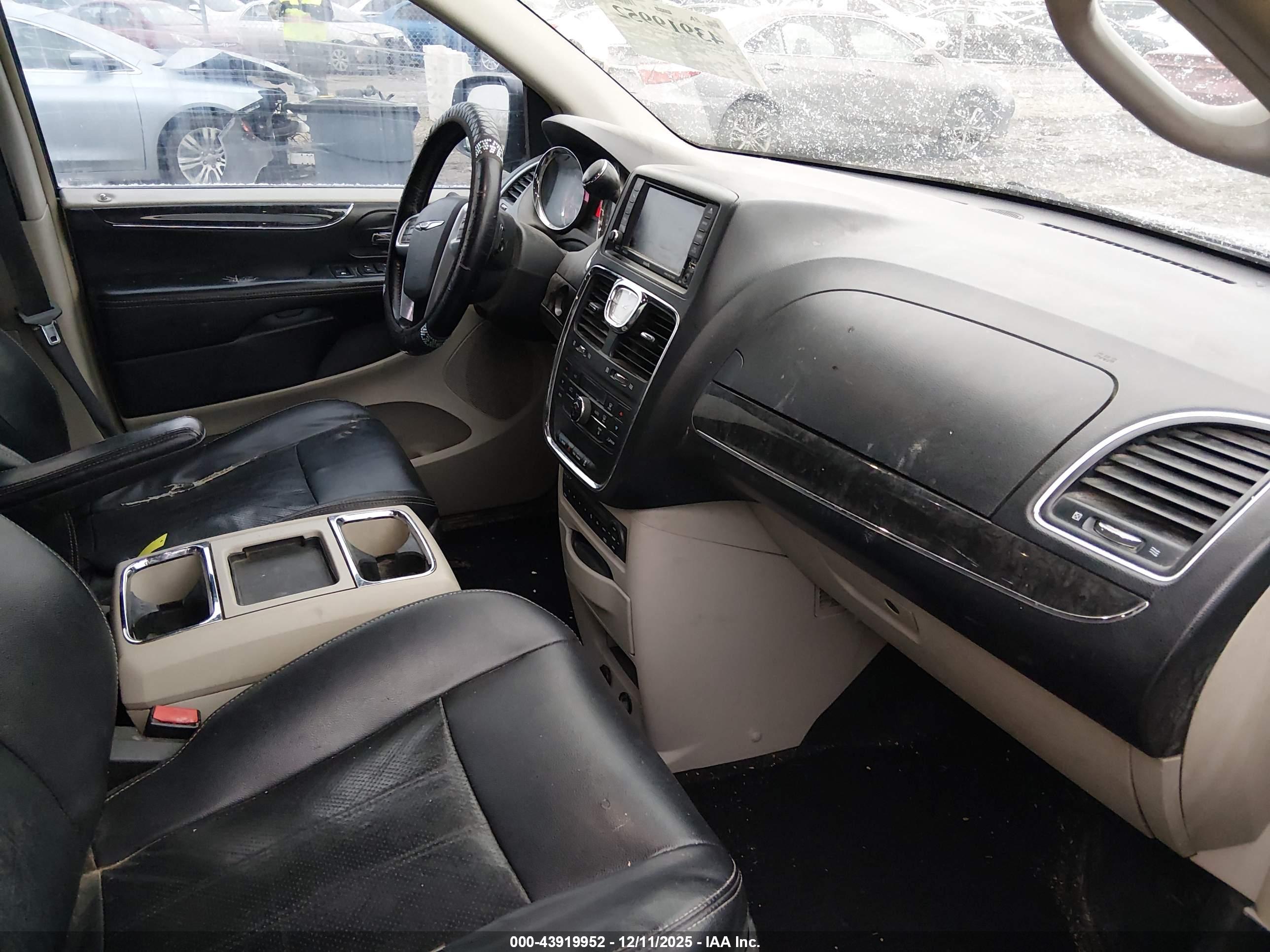 CHRYSLER TOWN image 5