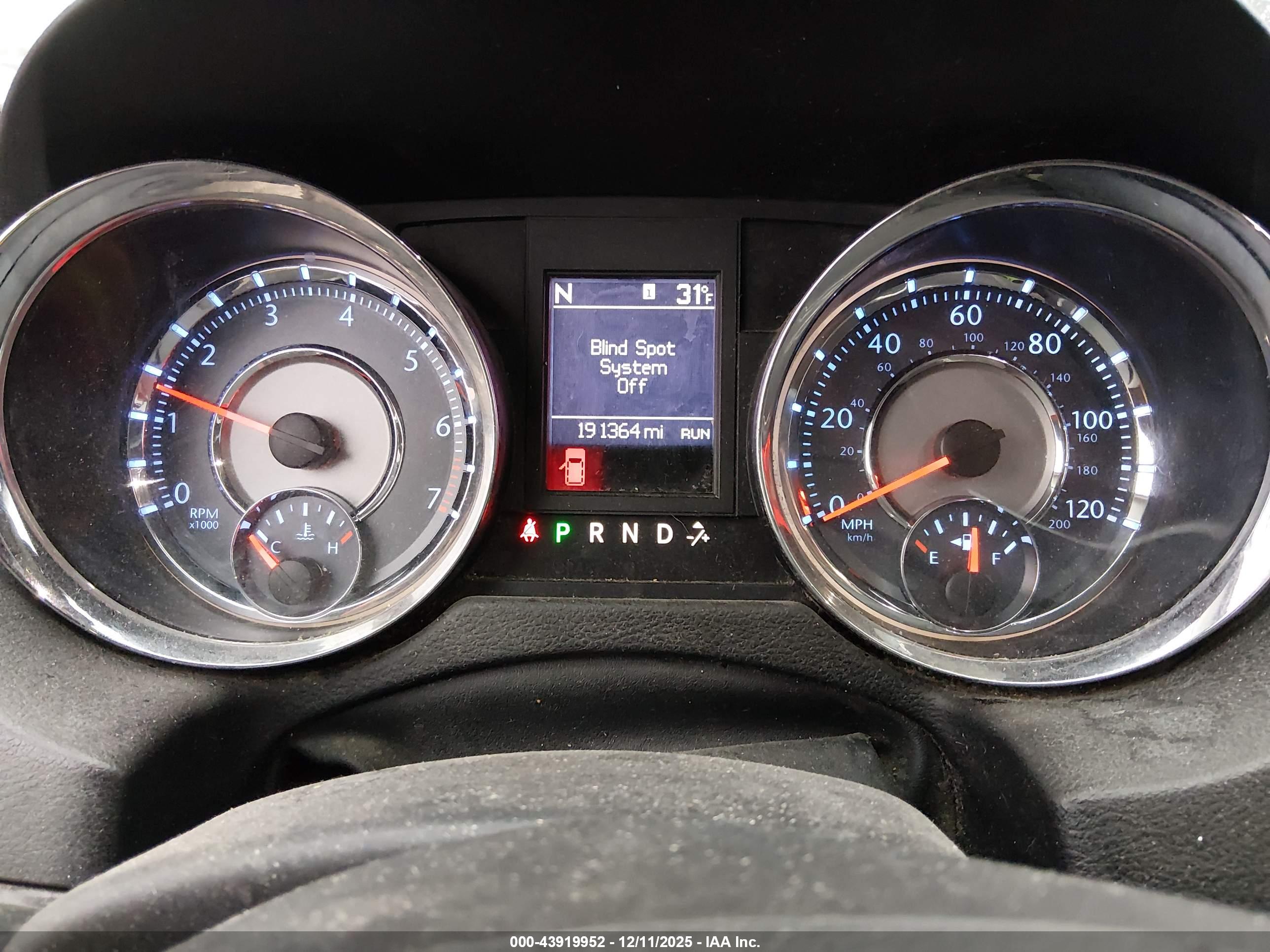 CHRYSLER TOWN image 7