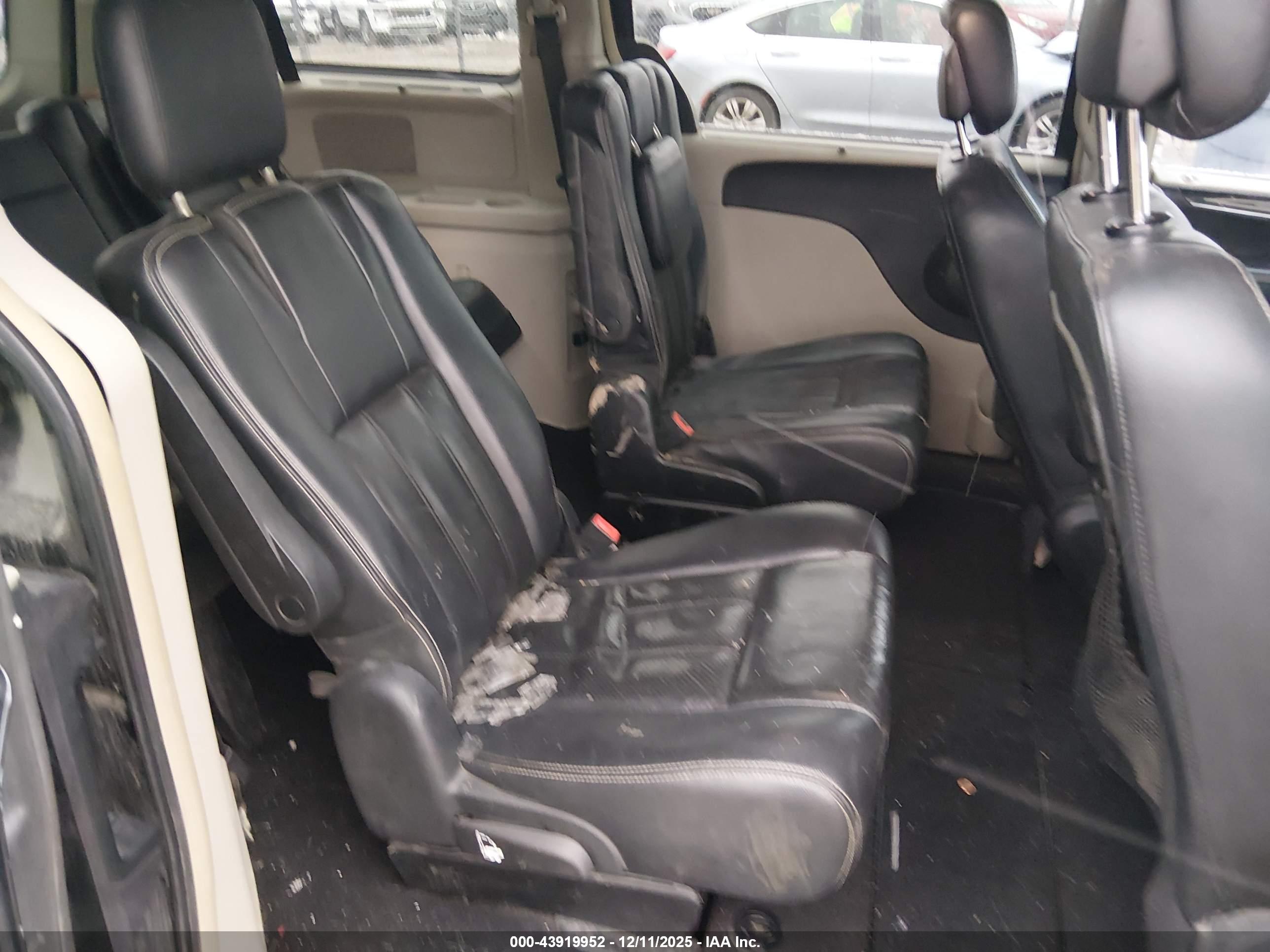 CHRYSLER TOWN image 8