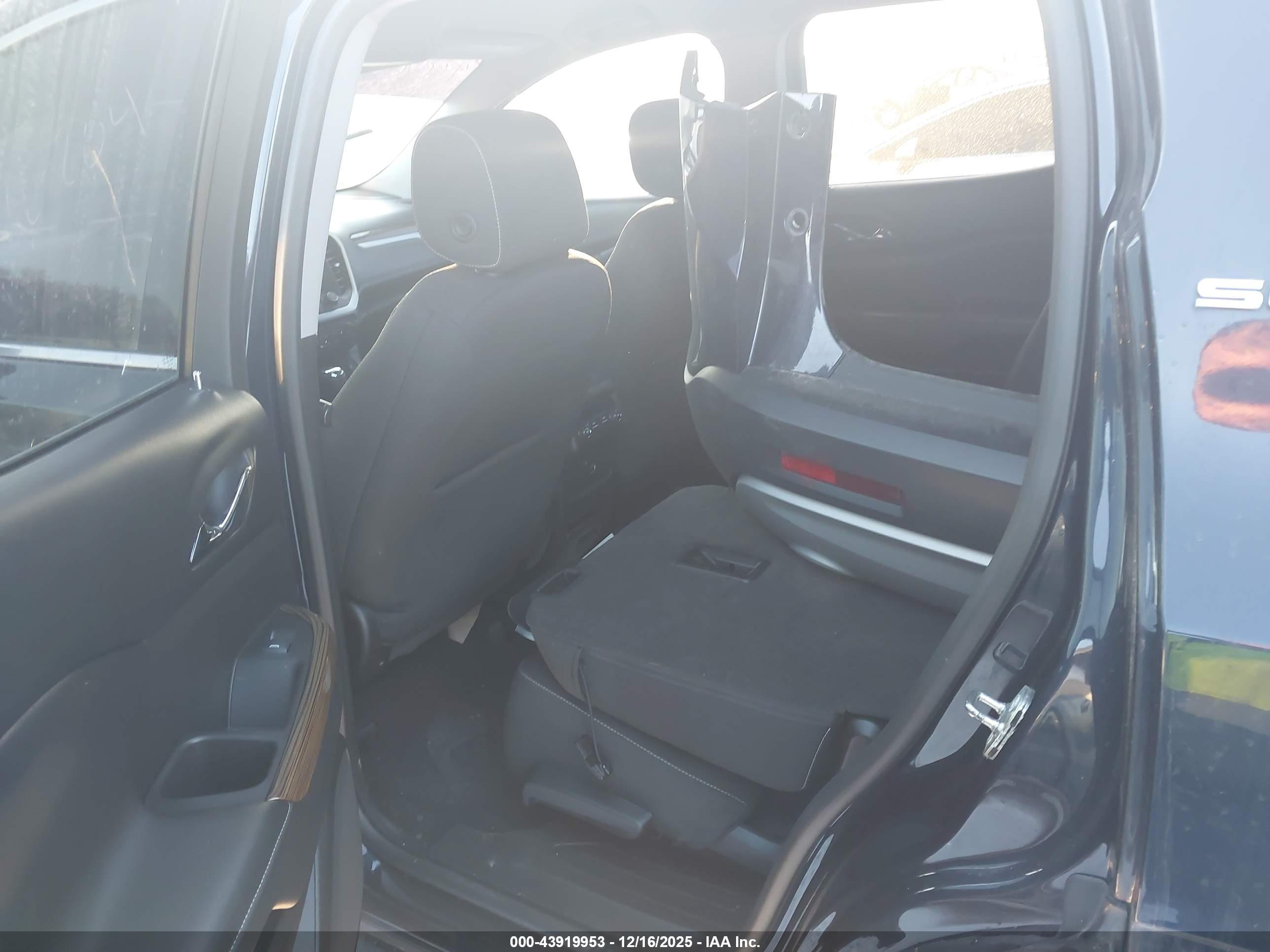 GMC ACADIA image 8