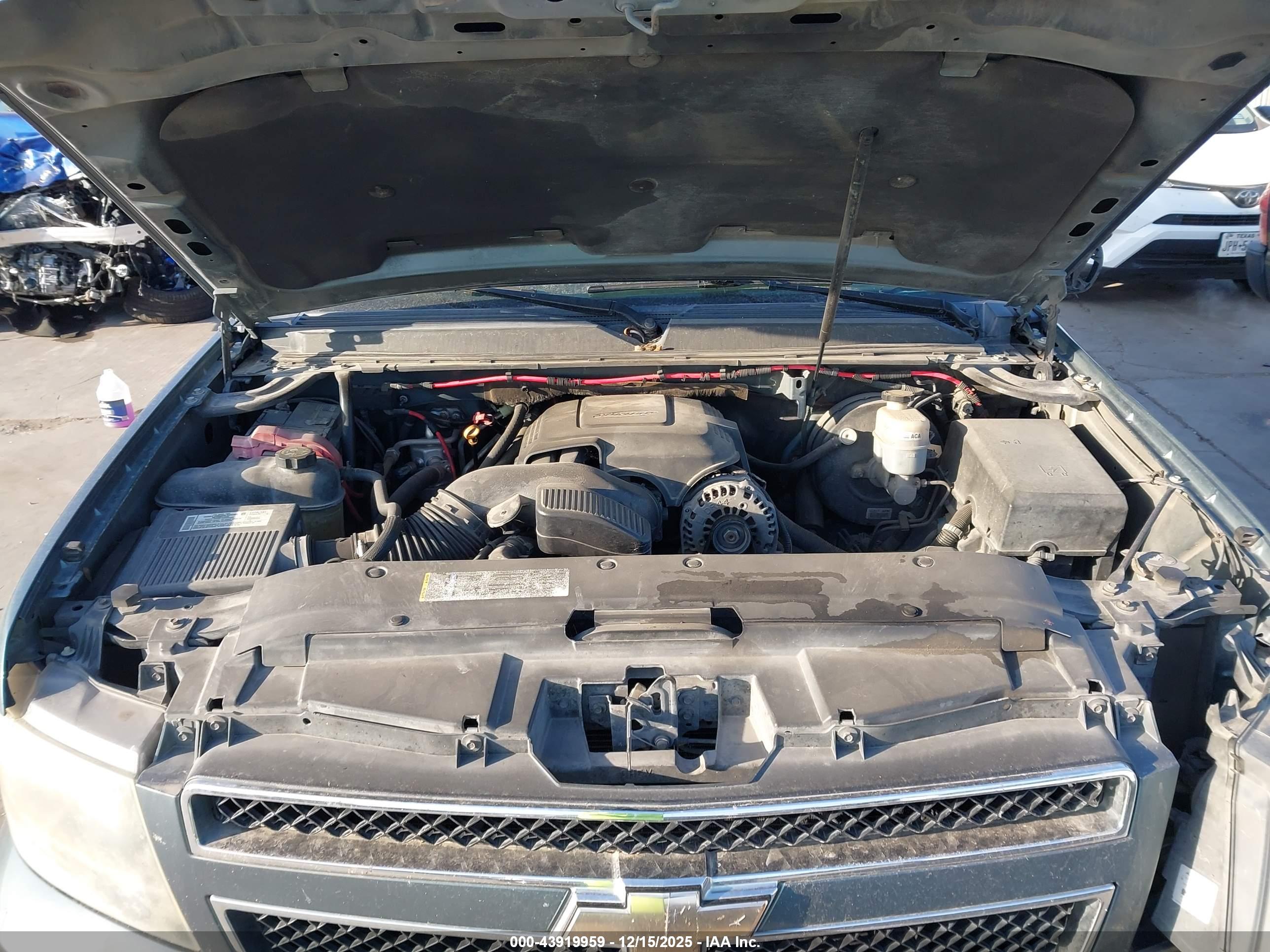 CHEVROLET SUBURBAN image 10