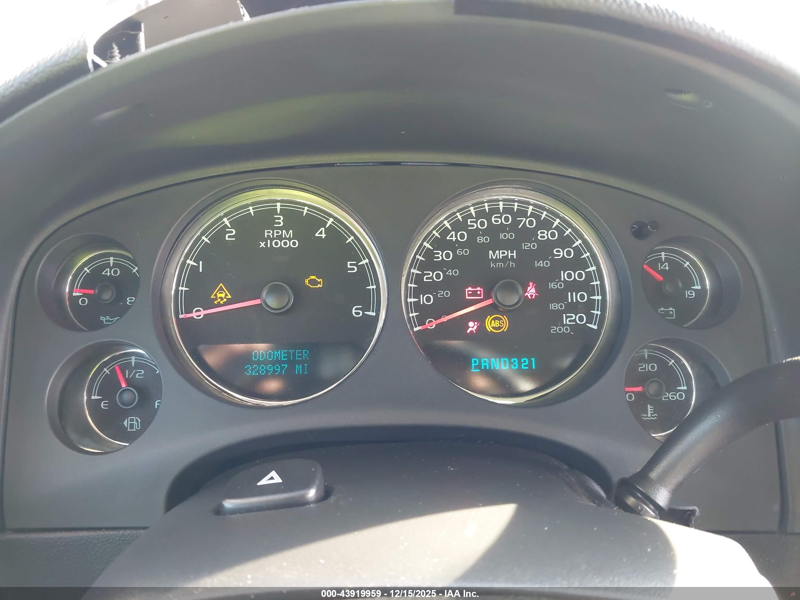 CHEVROLET SUBURBAN image 7