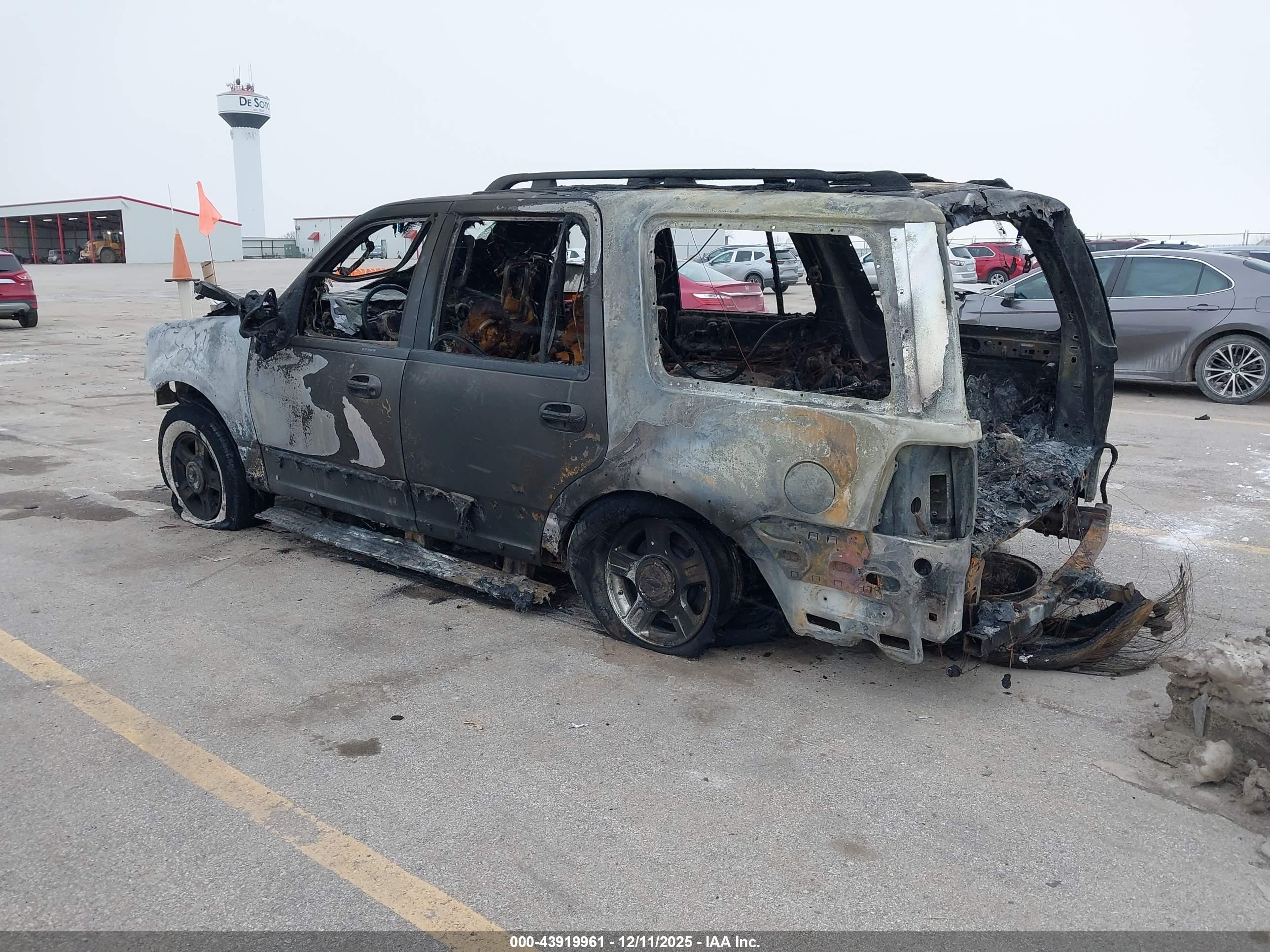 FORD EXPEDITION image 3