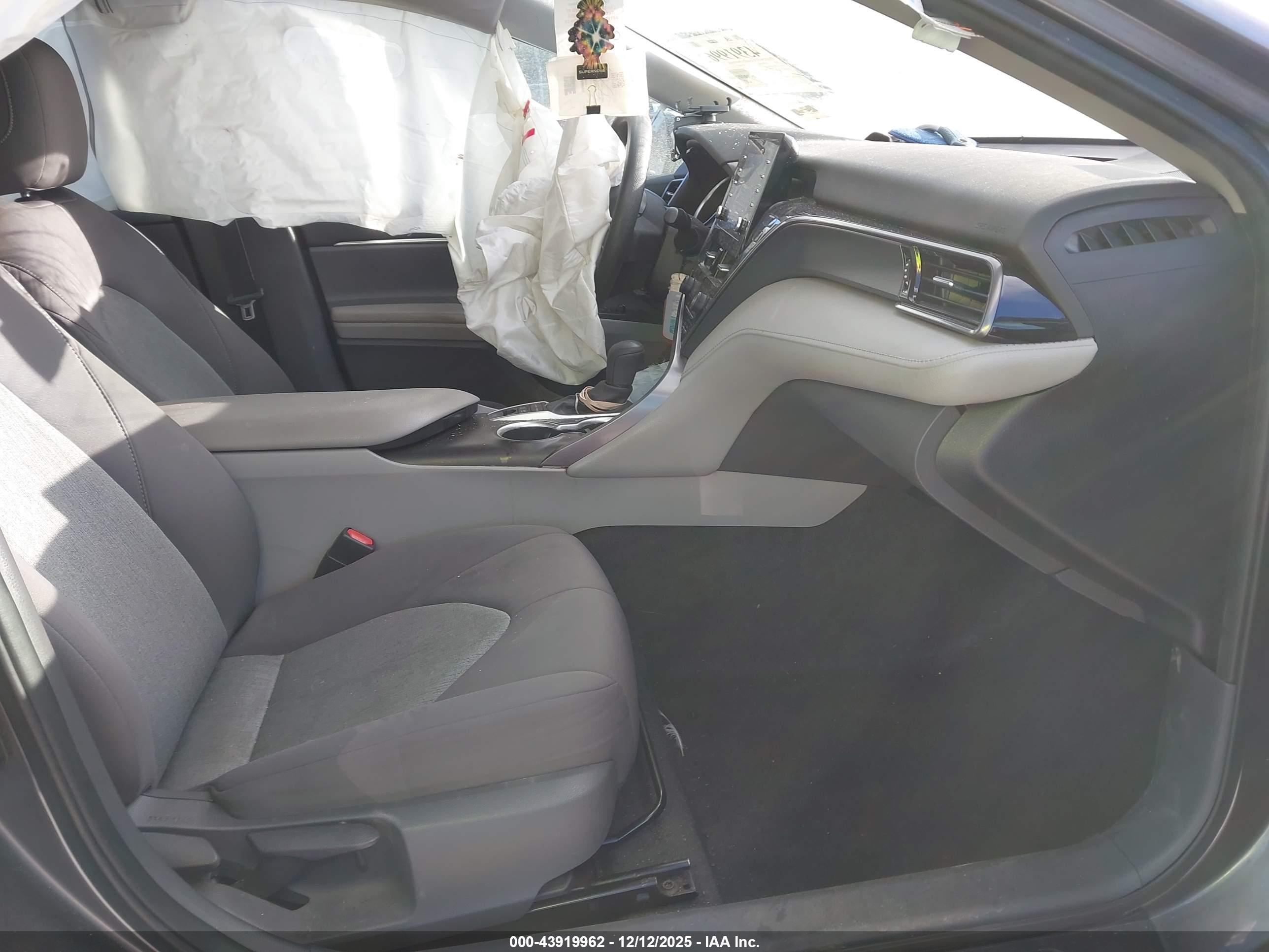 TOYOTA CAMRY image 5