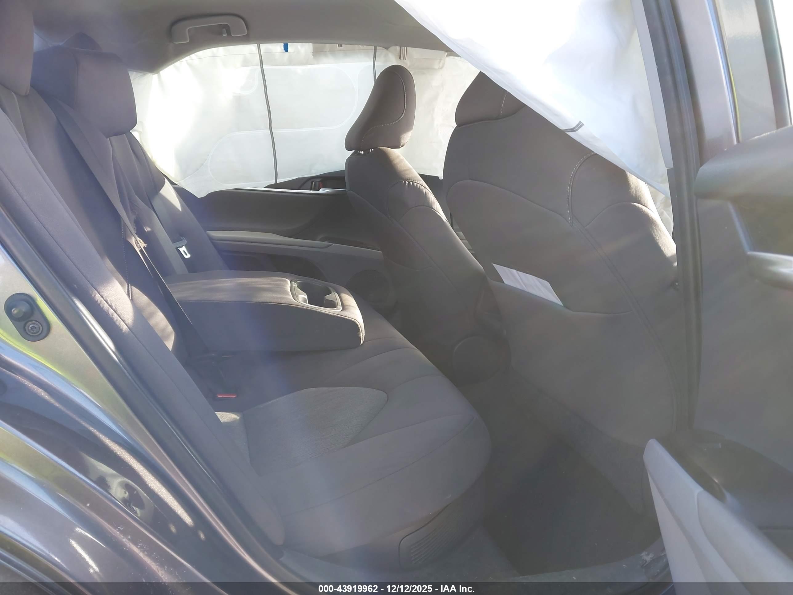 TOYOTA CAMRY image 8