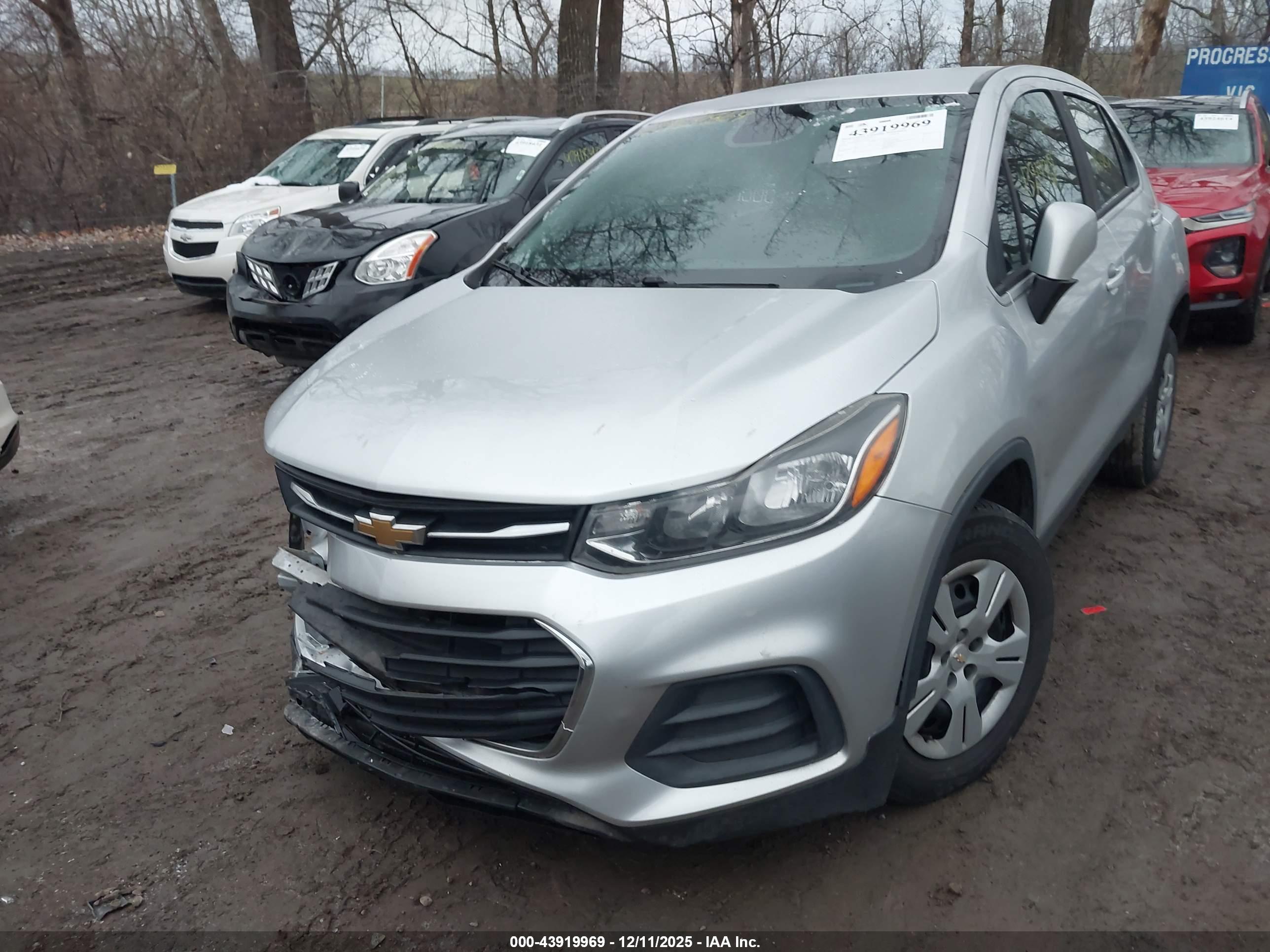 CHEVROLET TRAX image 2