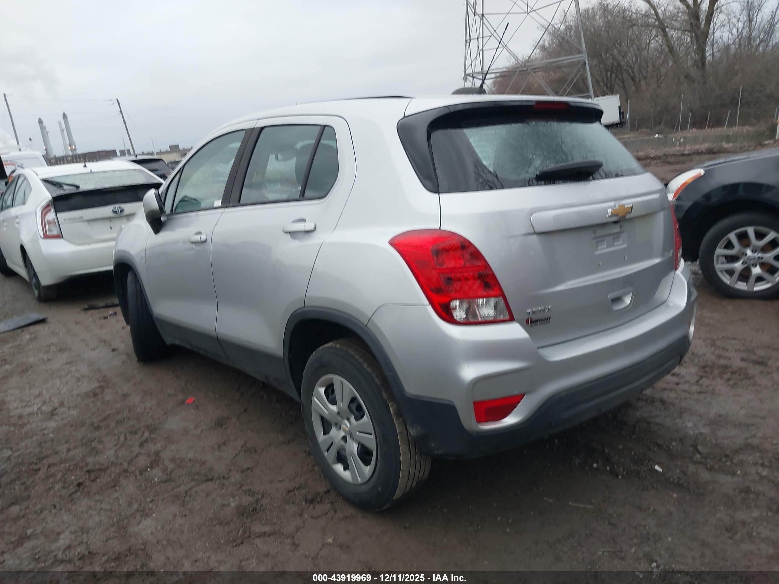 CHEVROLET TRAX image 3