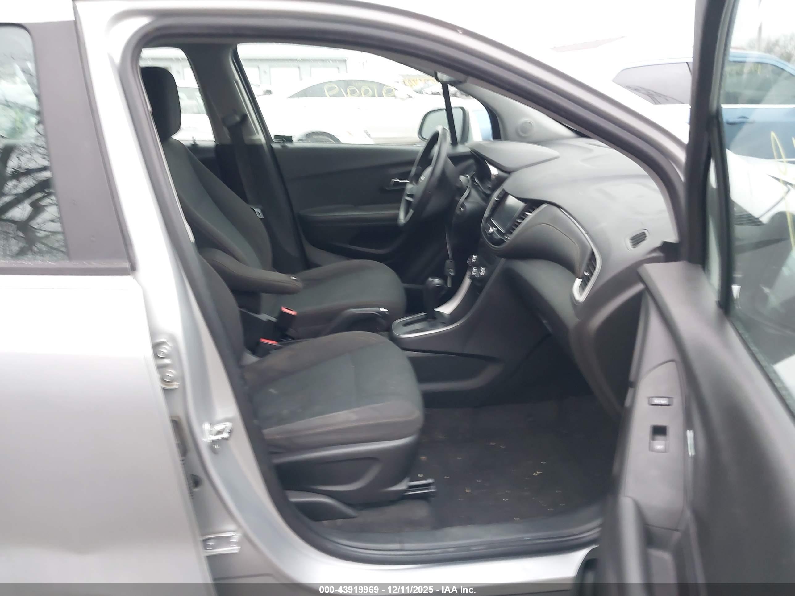 CHEVROLET TRAX image 5