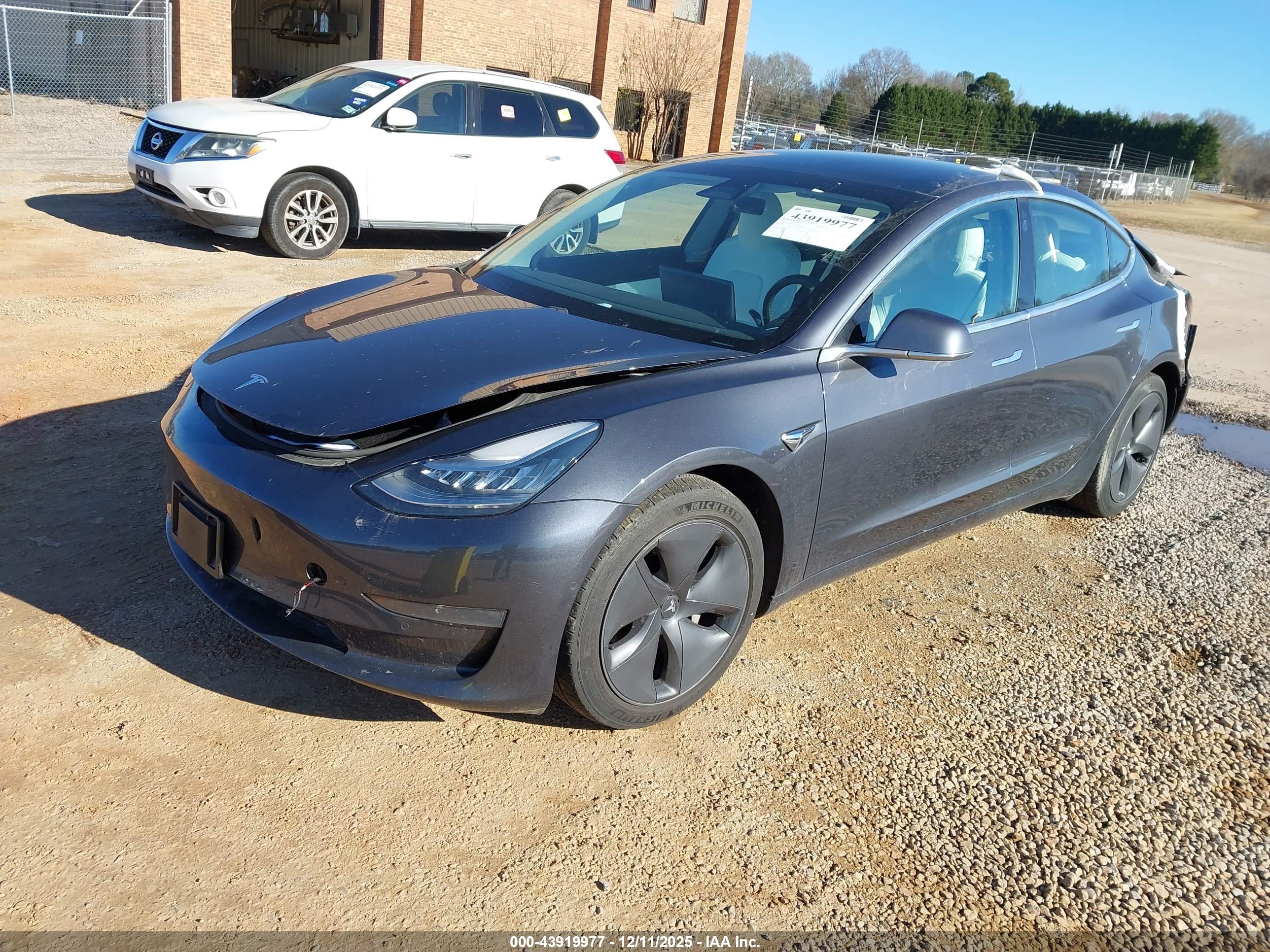 TESLA MODEL image 2
