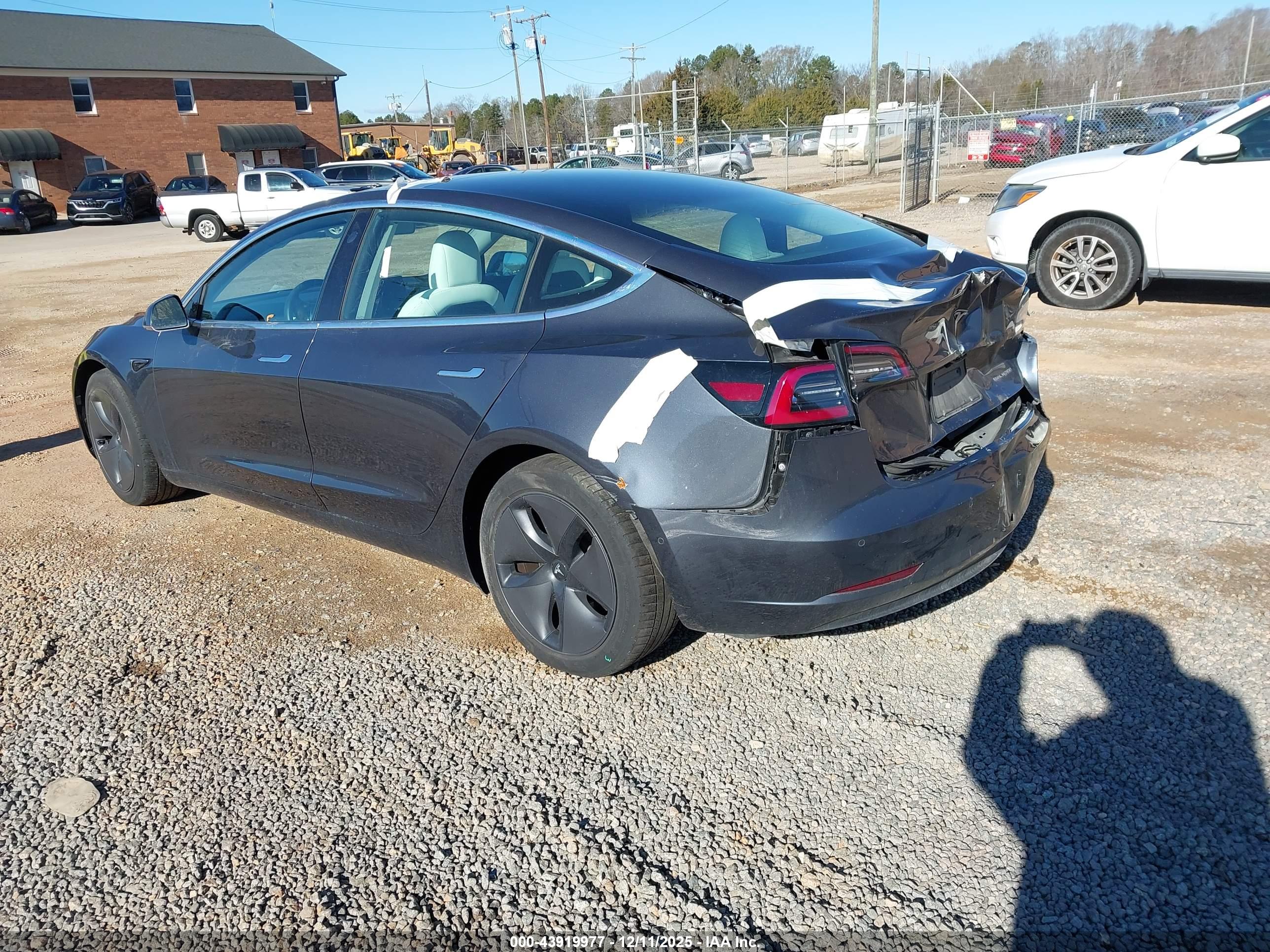TESLA MODEL image 3
