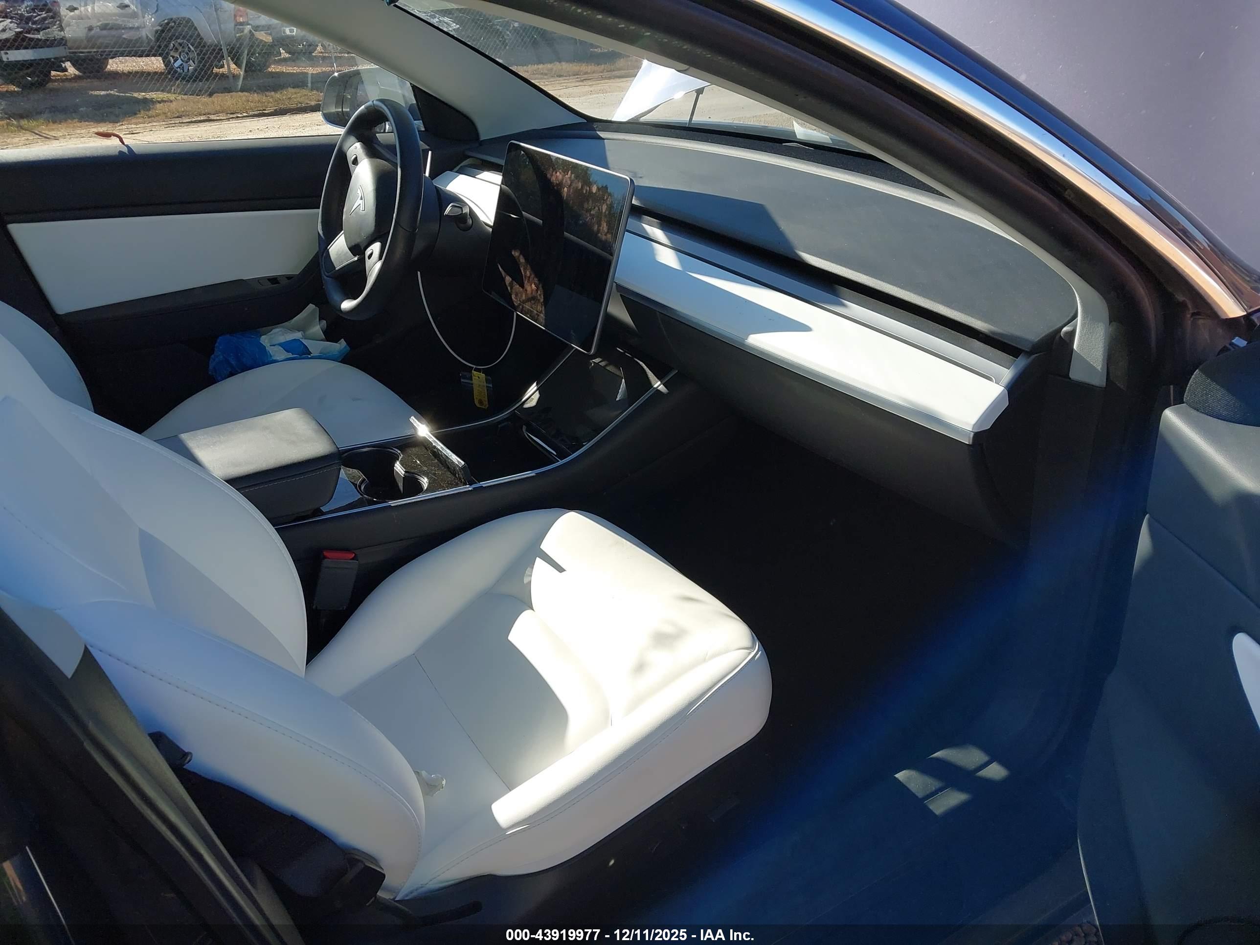 TESLA MODEL image 5