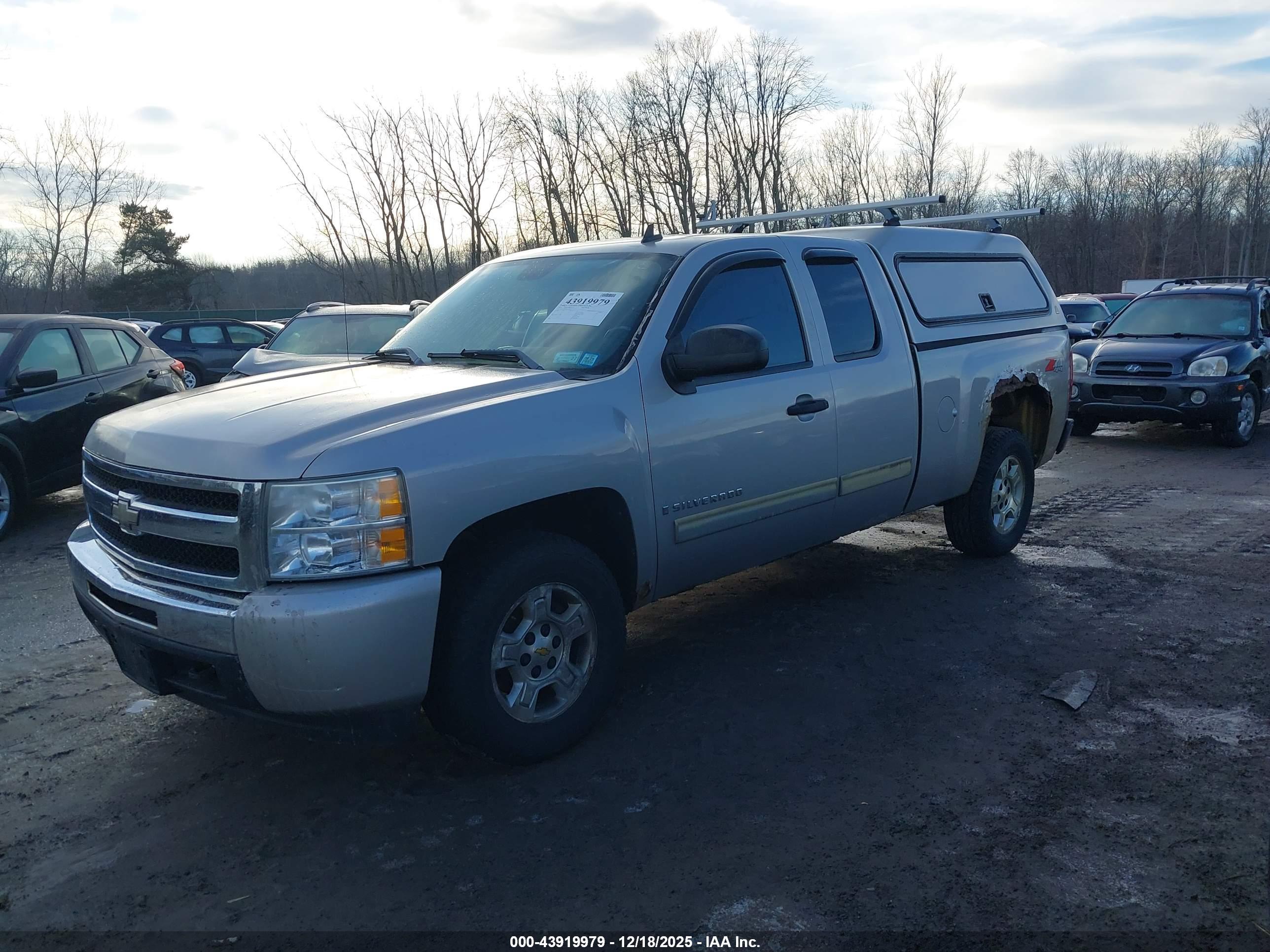 CHEVROLET SILVERADO image 2