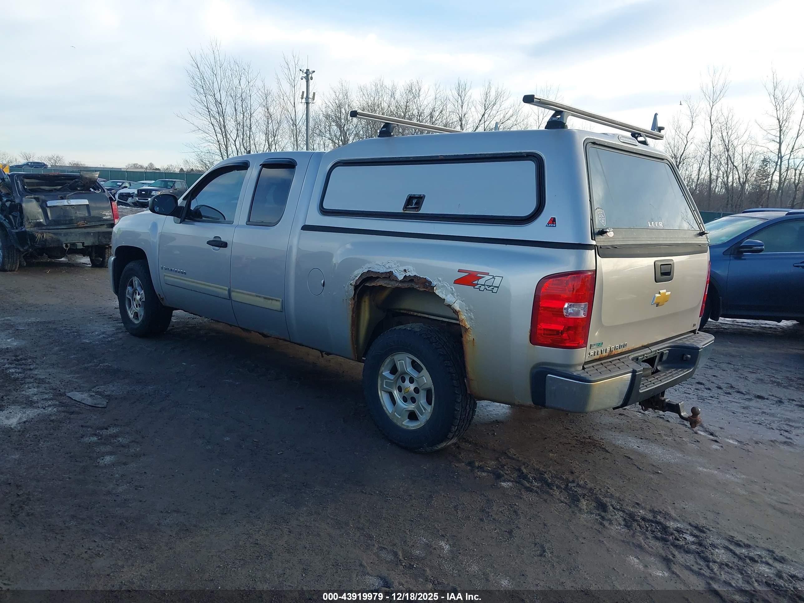 CHEVROLET SILVERADO image 3