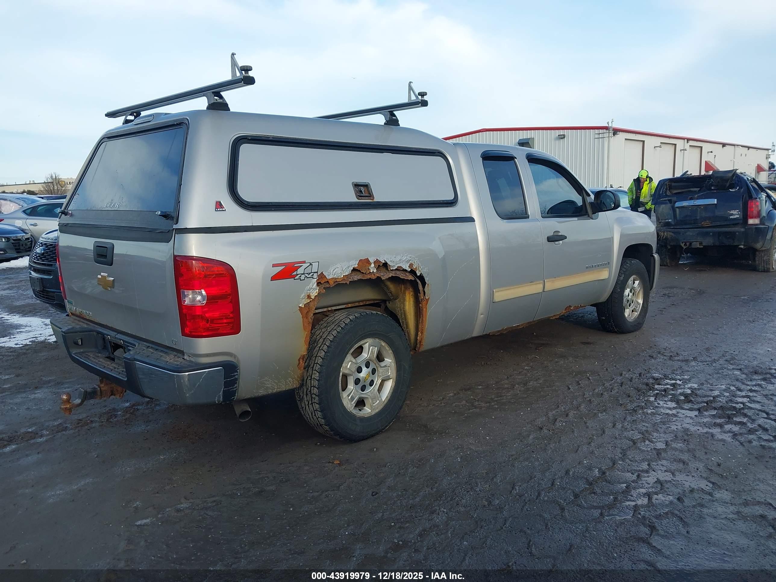 CHEVROLET SILVERADO image 4