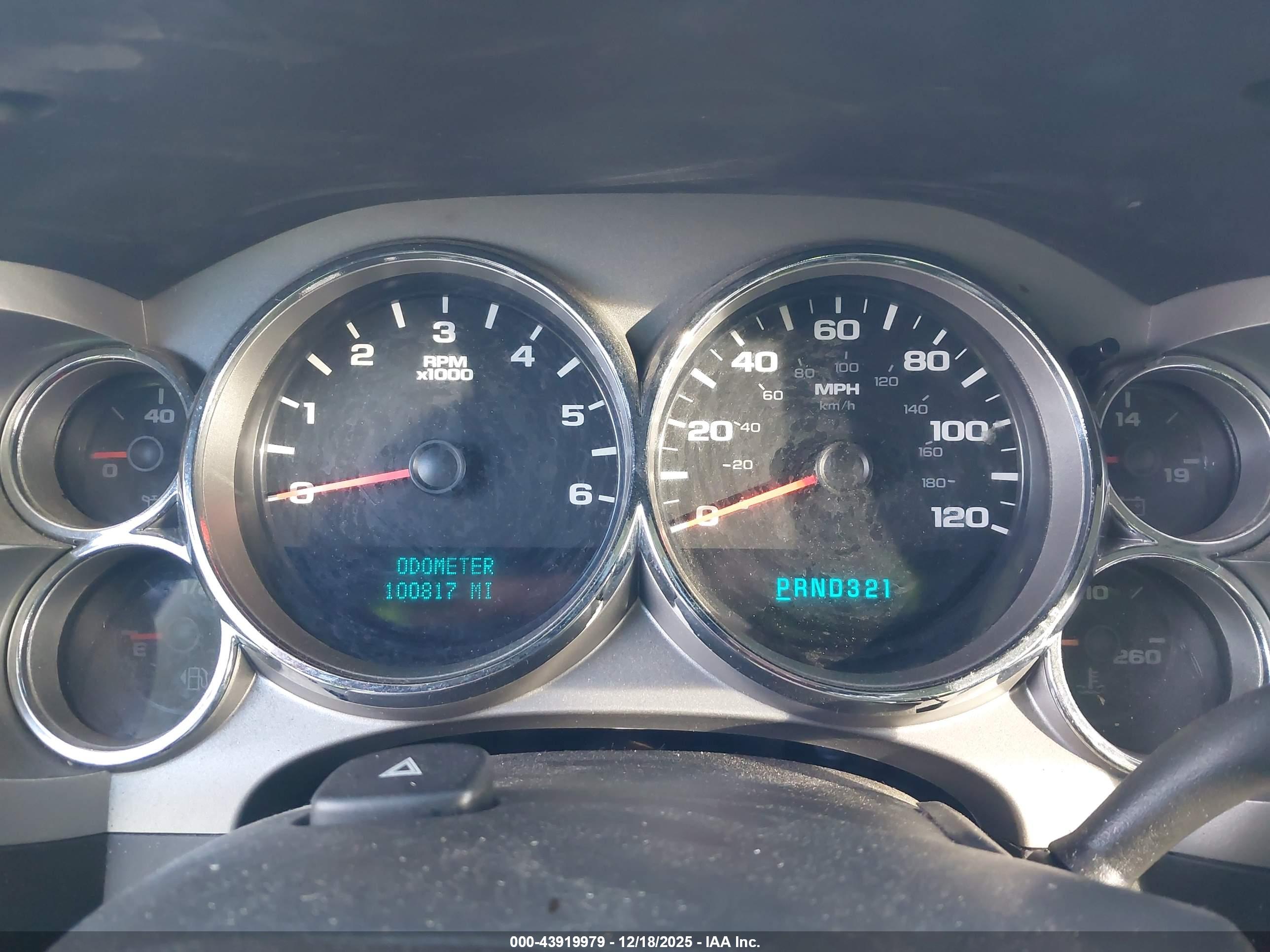 CHEVROLET SILVERADO image 7