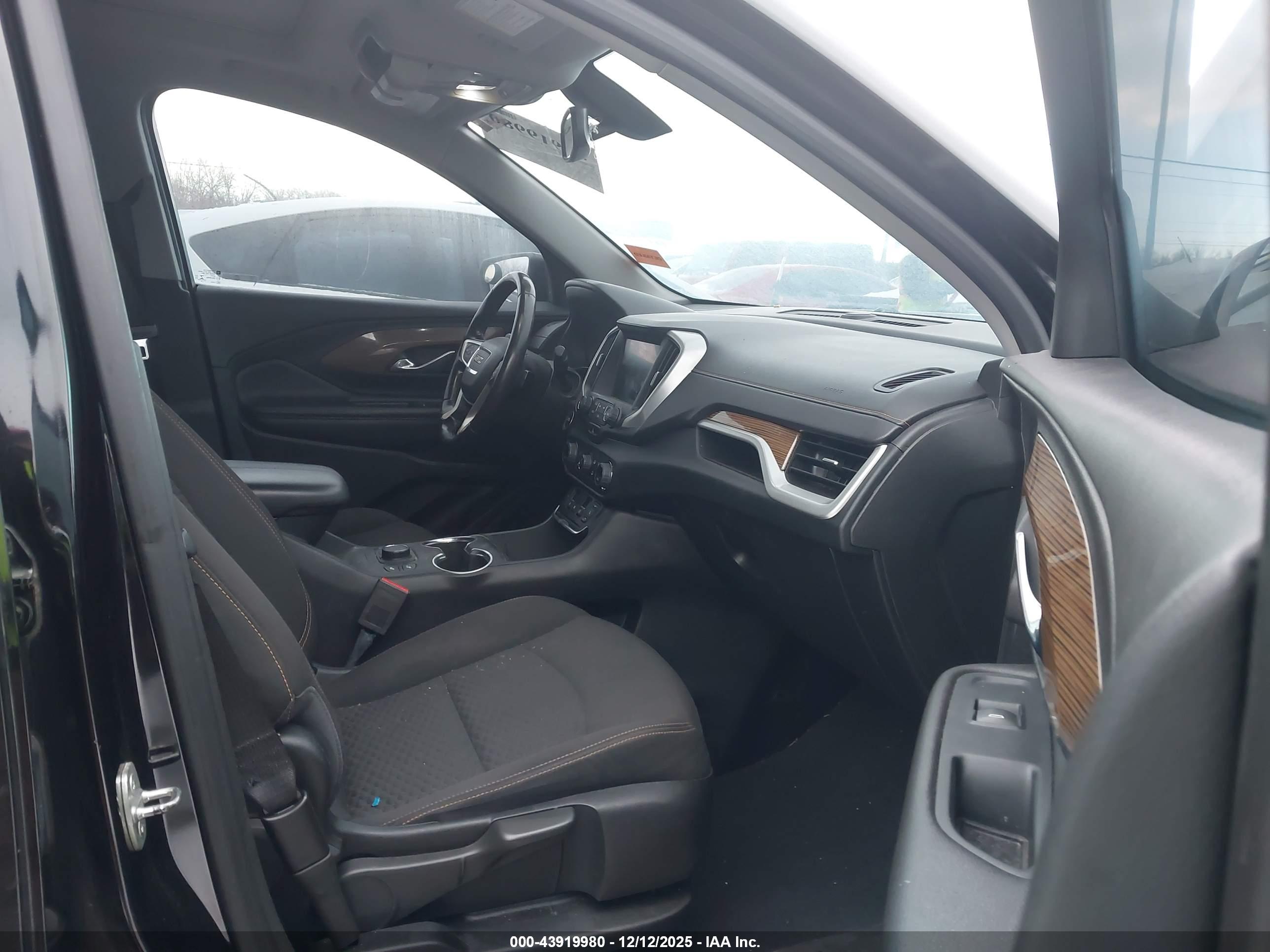 GMC TERRAIN image 5