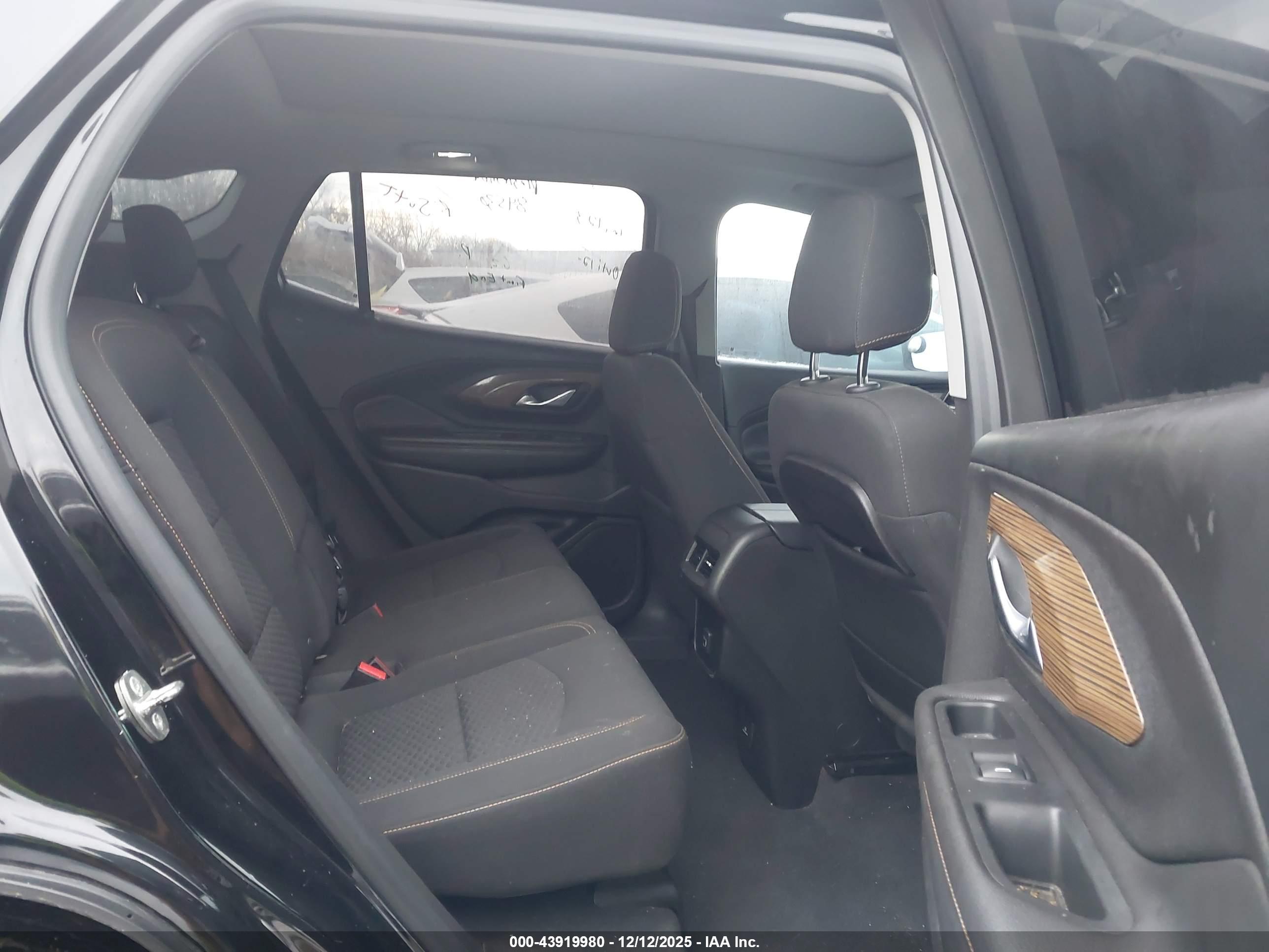 GMC TERRAIN image 8
