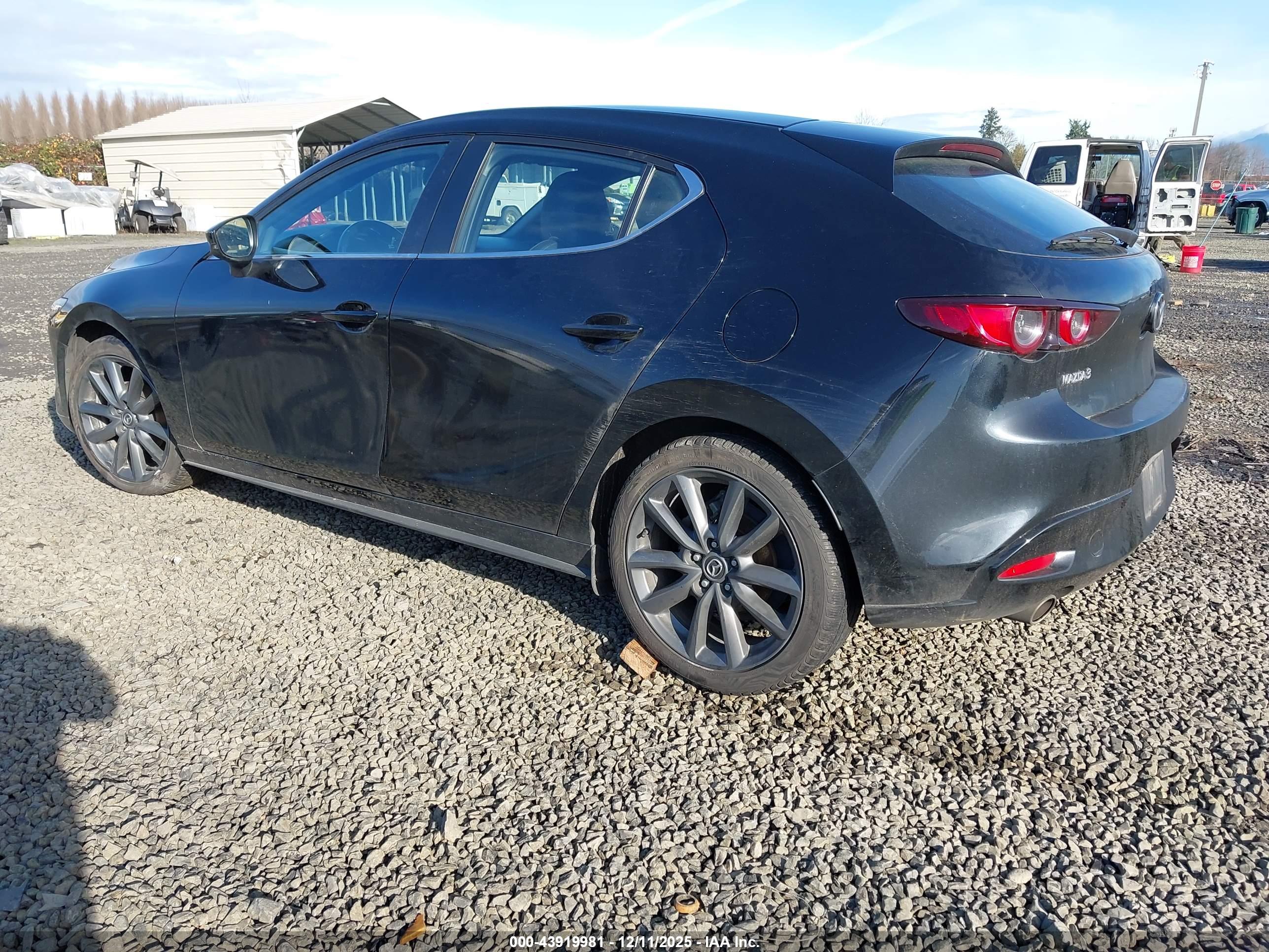 MAZDA MAZDA3 image 3