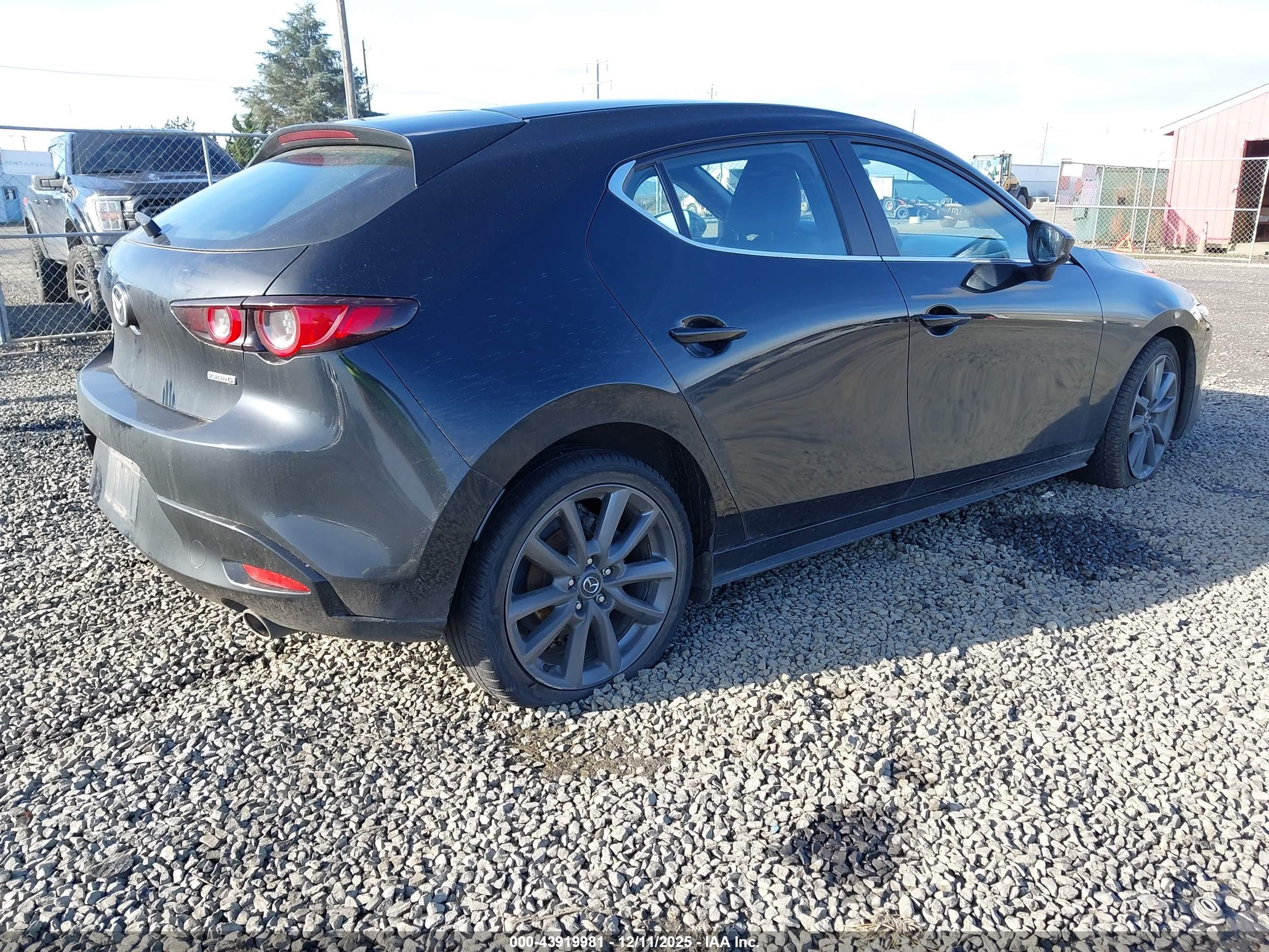 MAZDA MAZDA3 image 4