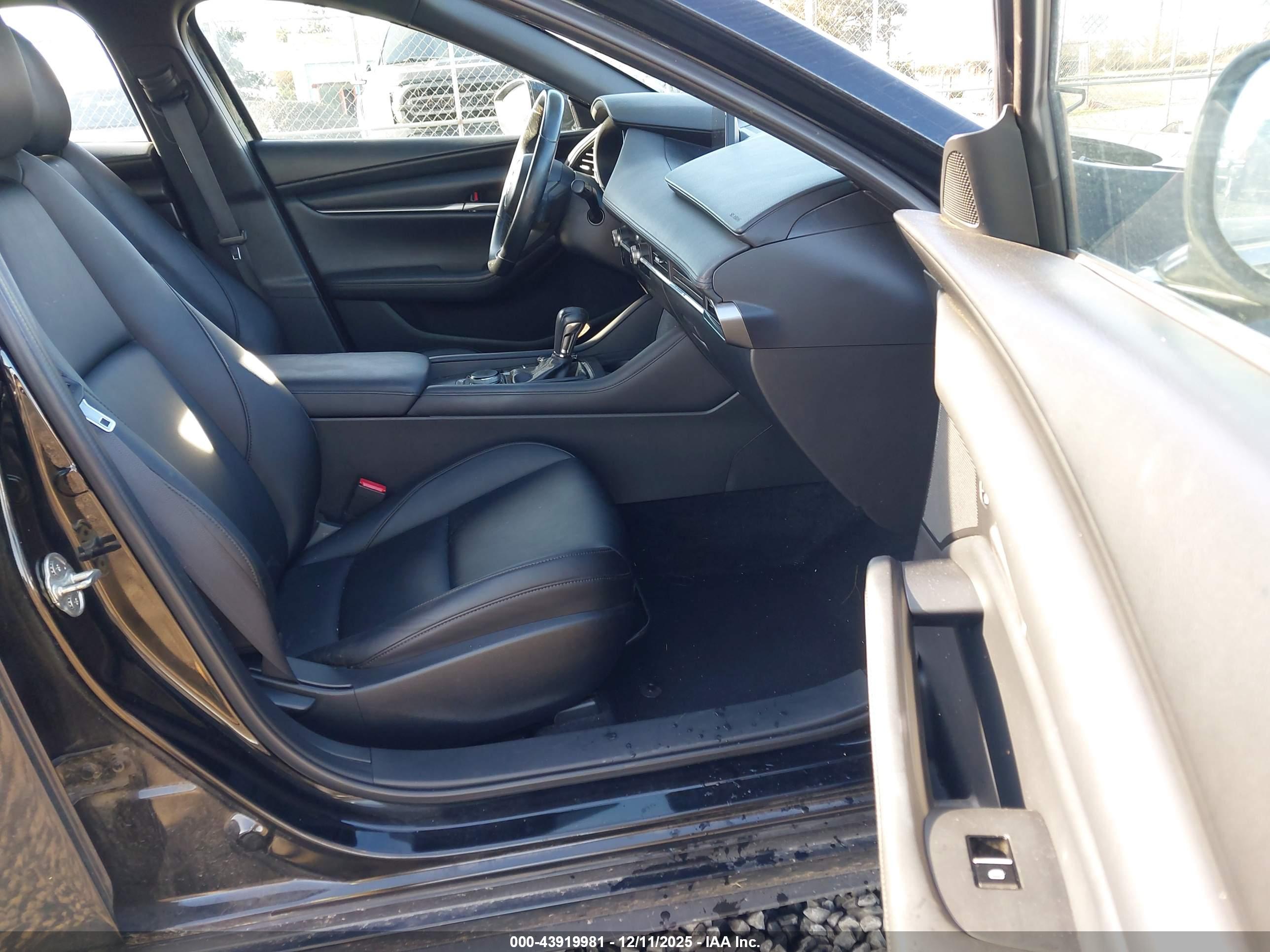 MAZDA MAZDA3 image 5