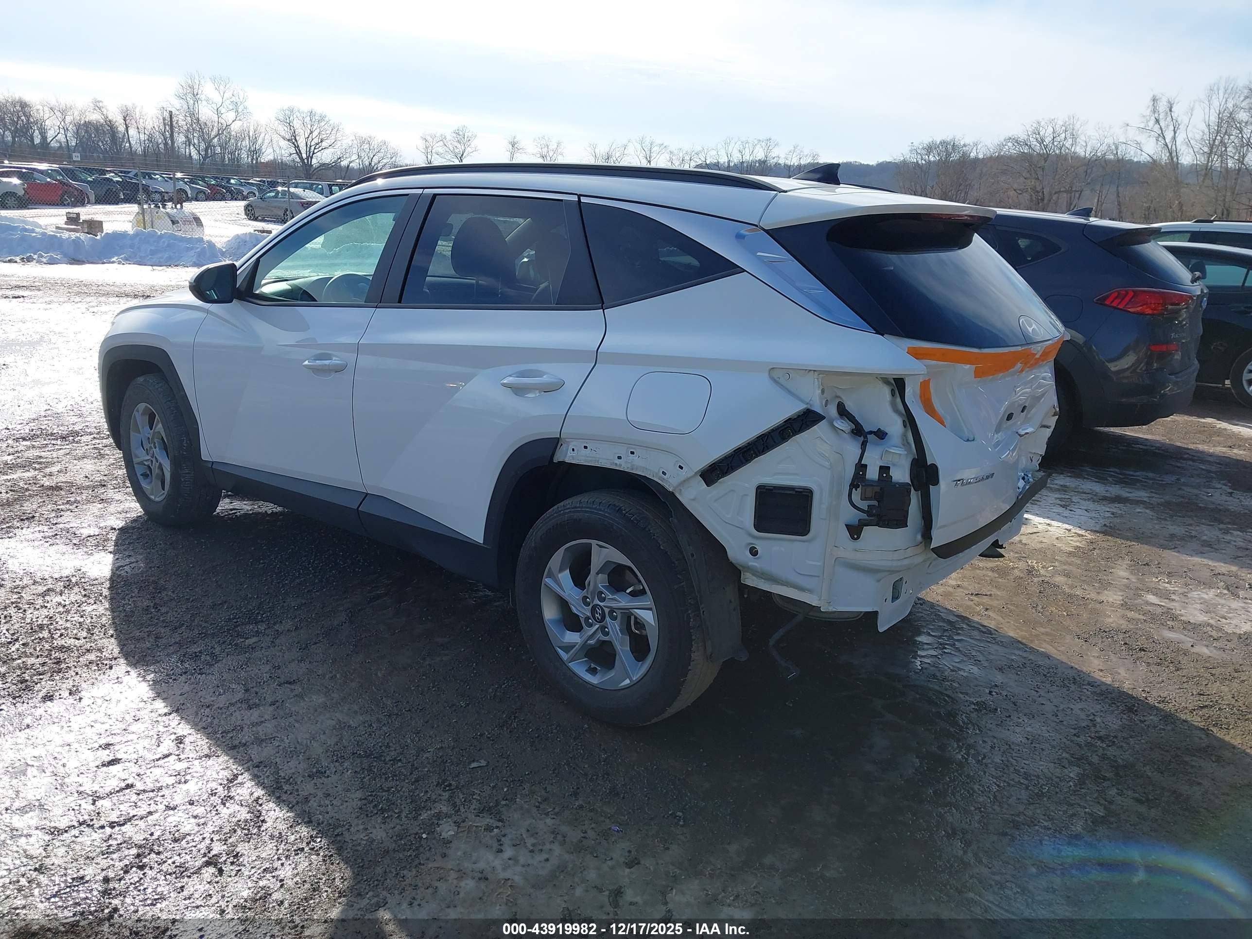 HYUNDAI TUCSON image 3