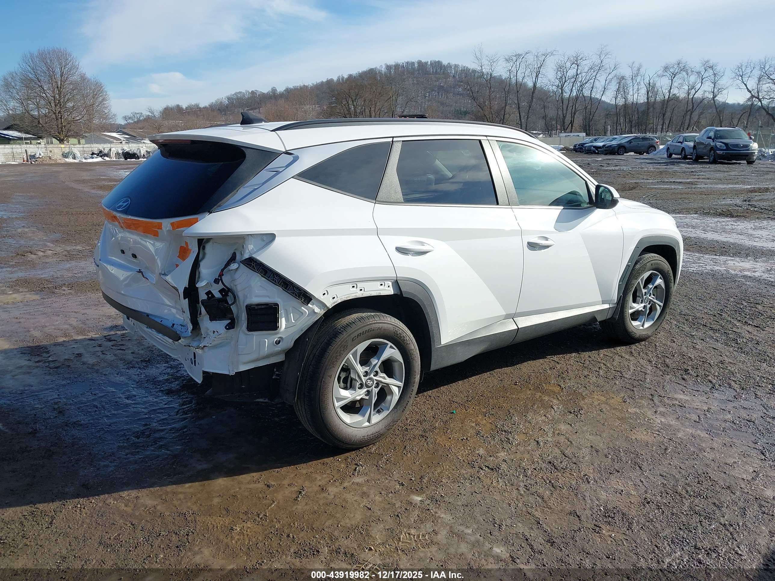 HYUNDAI TUCSON image 4