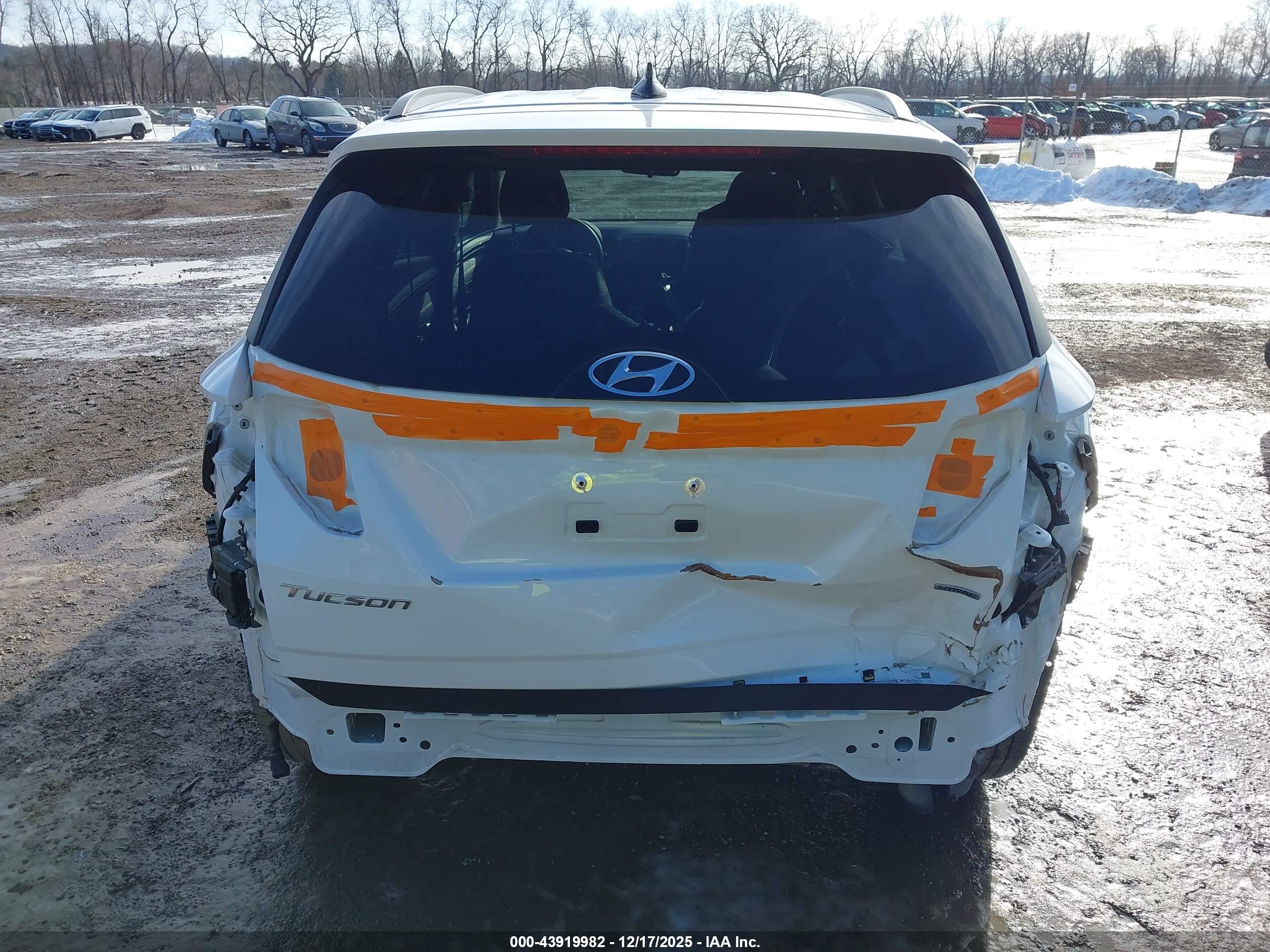 HYUNDAI TUCSON image 6