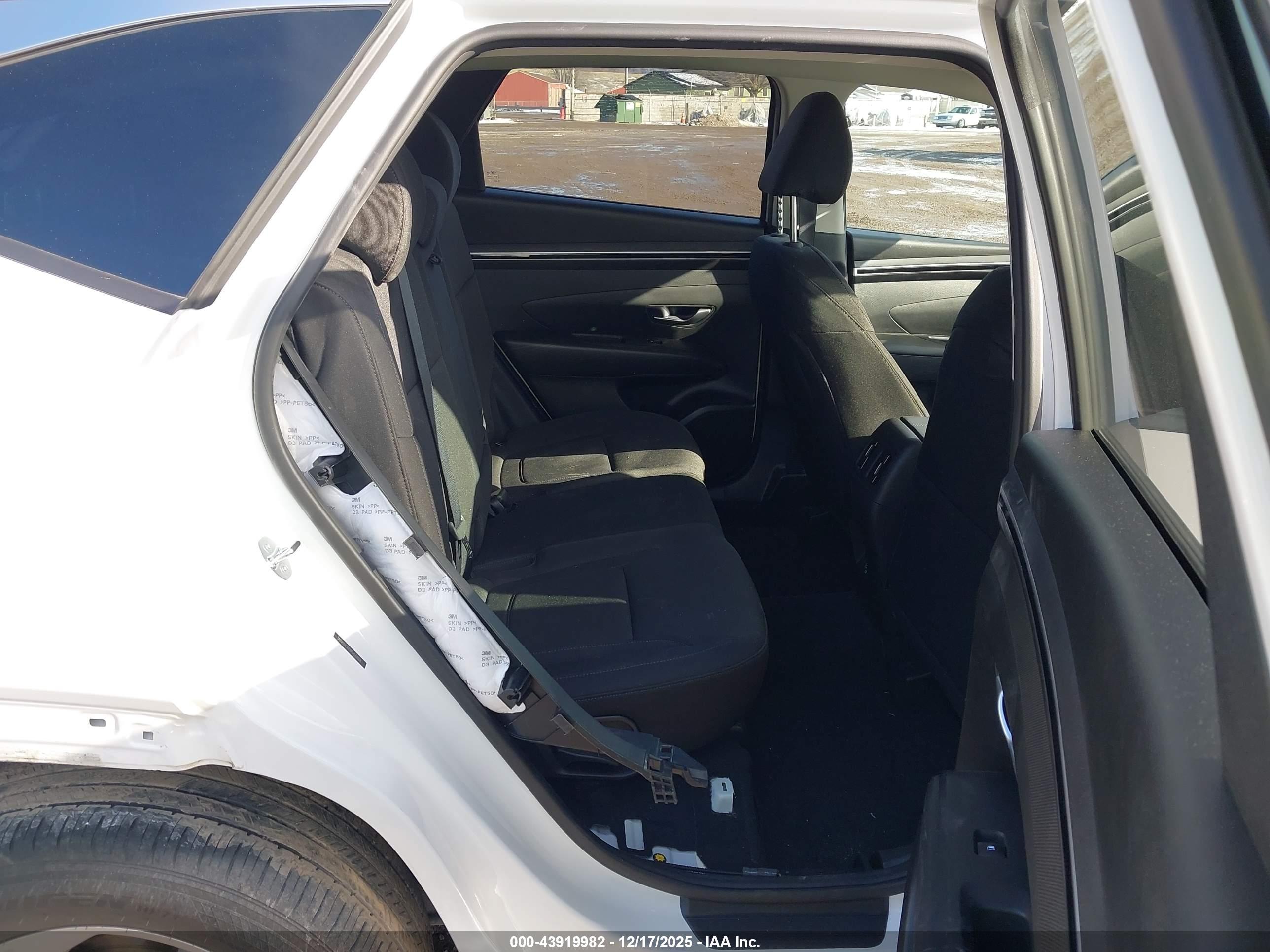 HYUNDAI TUCSON image 8