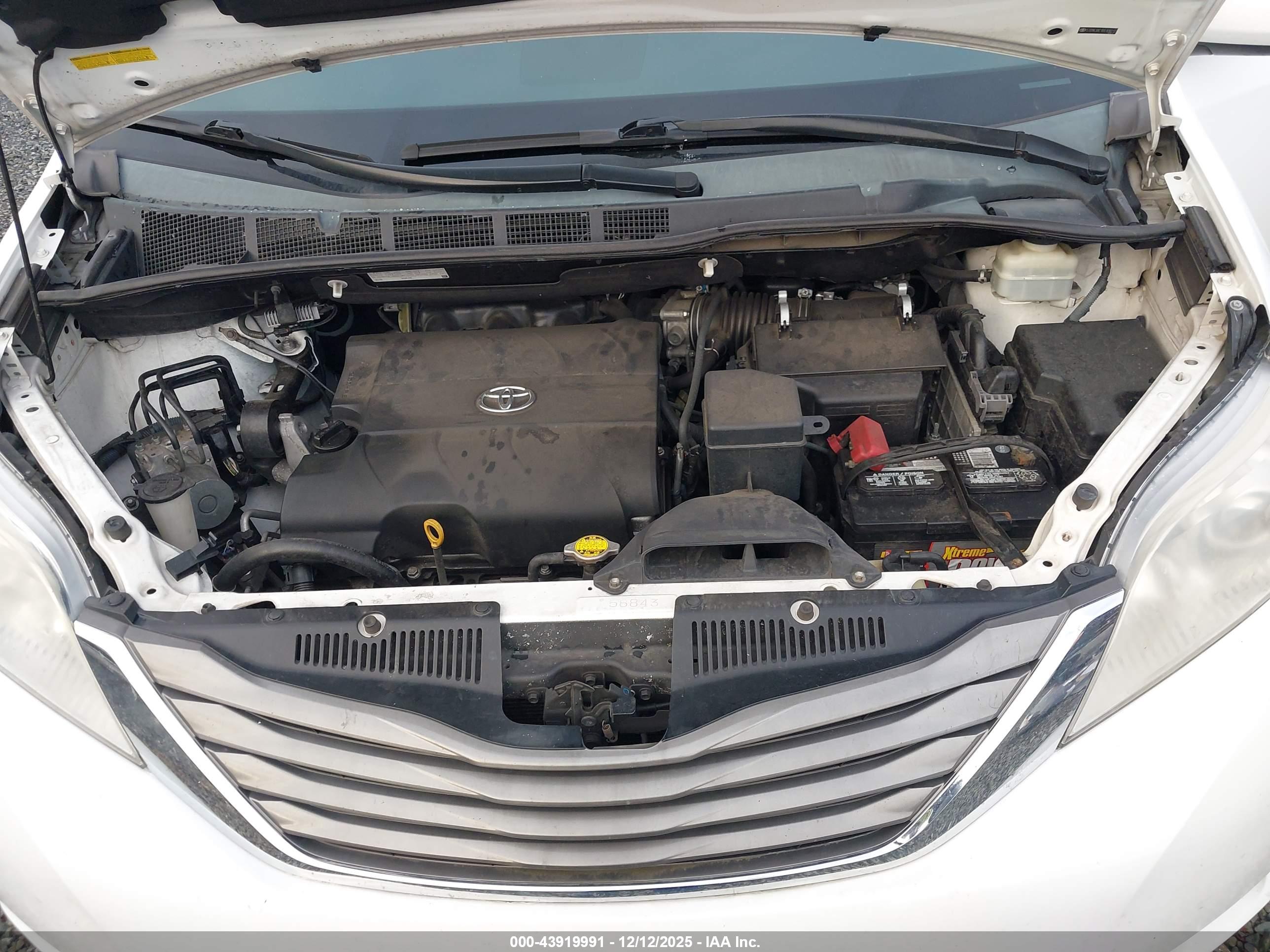 TOYOTA SIENNA image 10