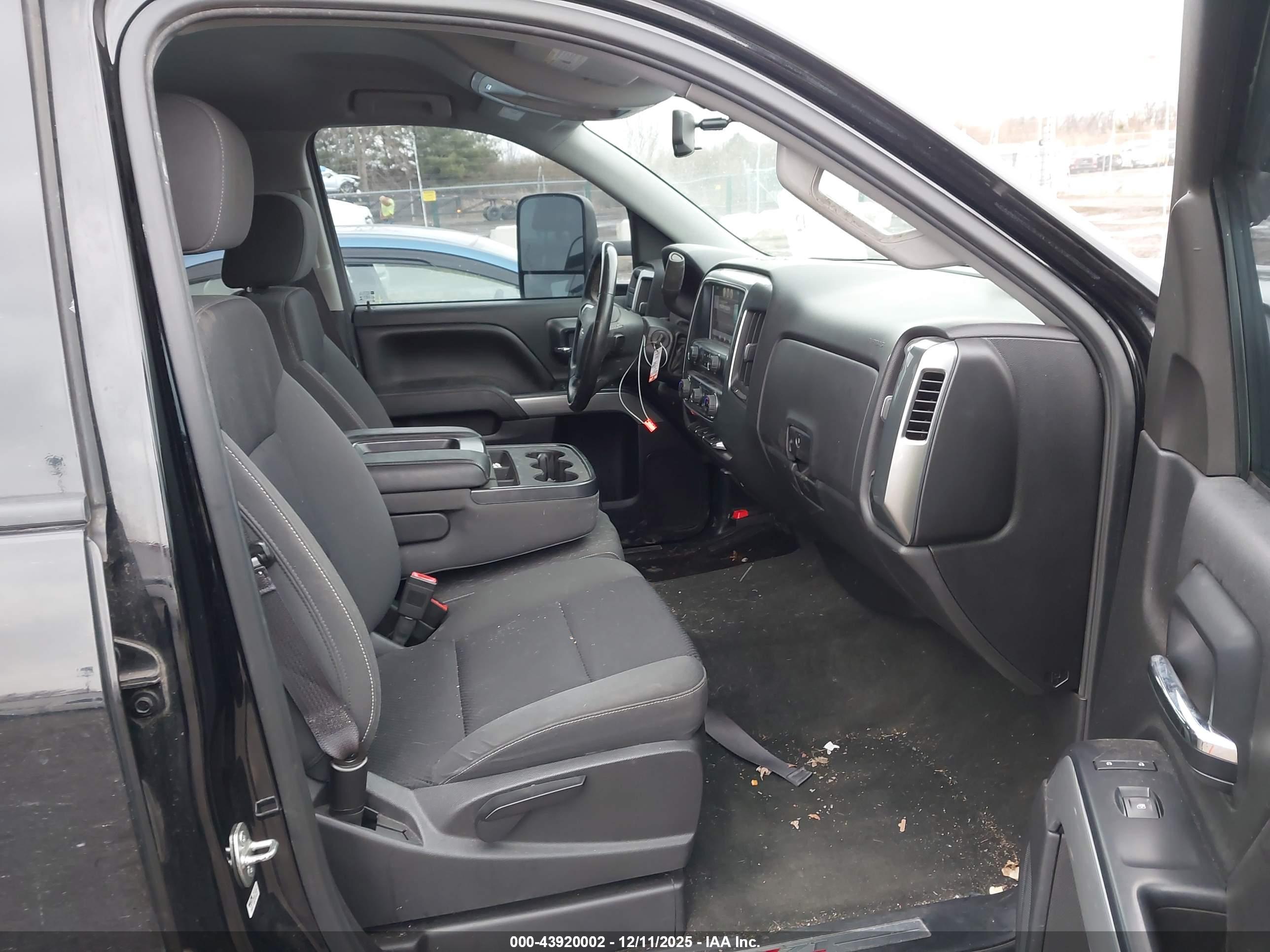 CHEVROLET SILVERADO image 5